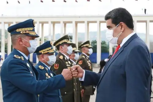 Maduro renueva la cúpula militar y ratifica al ministro de Defensa.