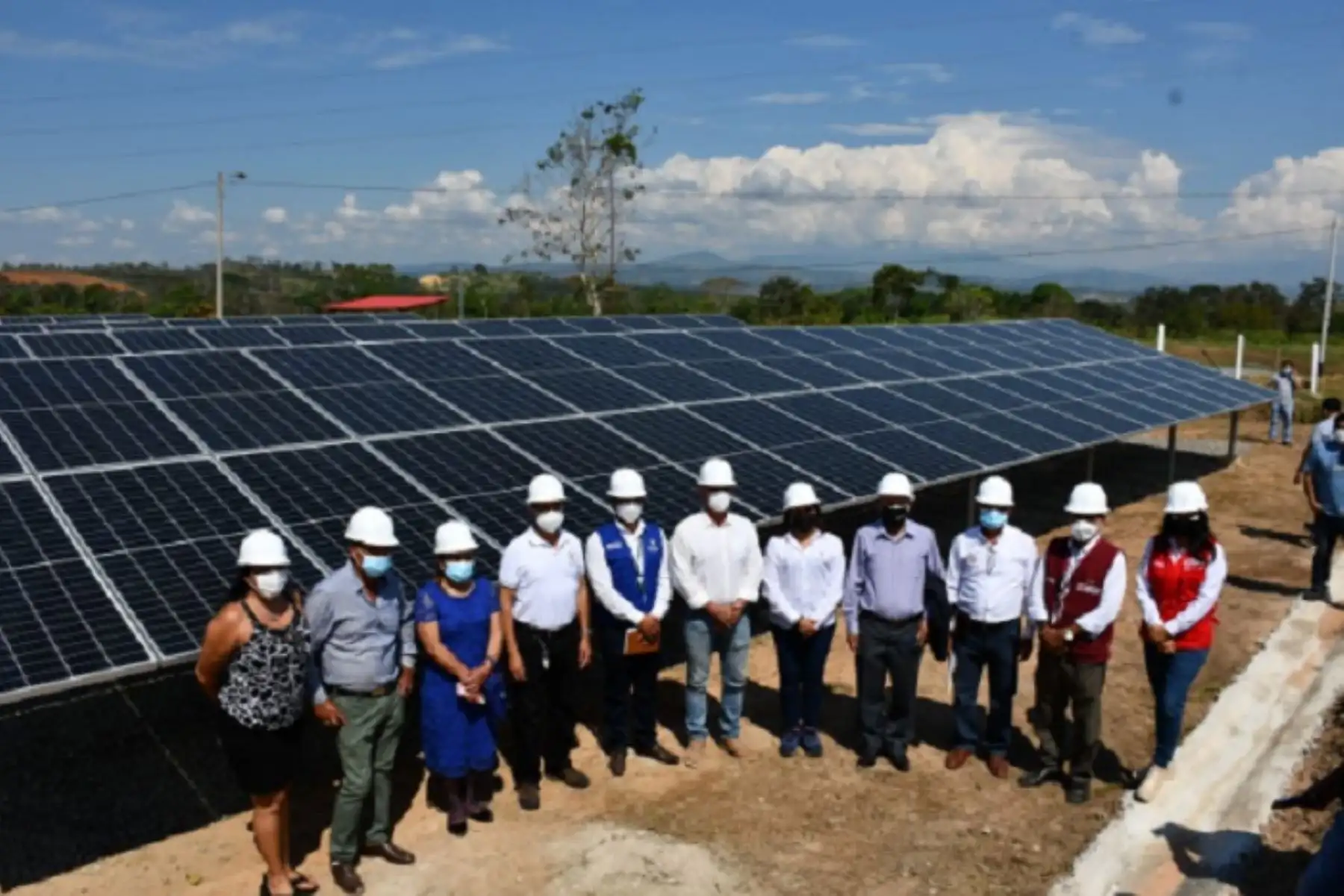 Acto de inauguración estuvo a cargo del gobernador regional de San Martín, Pedro Bogarín Vargas; junto a la presidenta de la Comisión de Energía y Minas del Congreso de la República, Yessica Apaza Quispe.