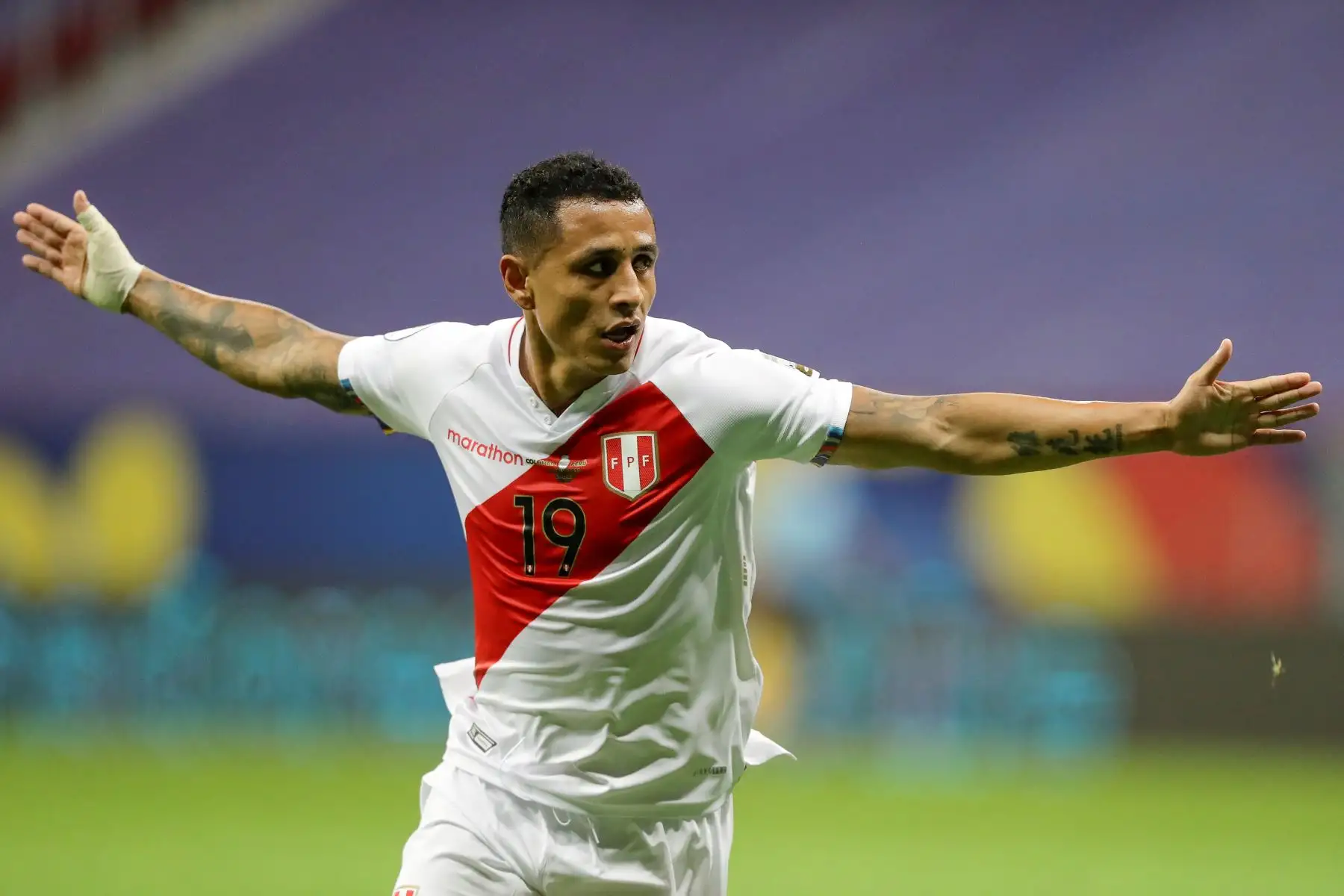 Yoshimar Yotún de Perú celebra tras anotar un gol a Colombia durante el partido por el tercer puesto de la Copa América, en el estadio Mané Garrincha, en Brasilia. Foto. EFE