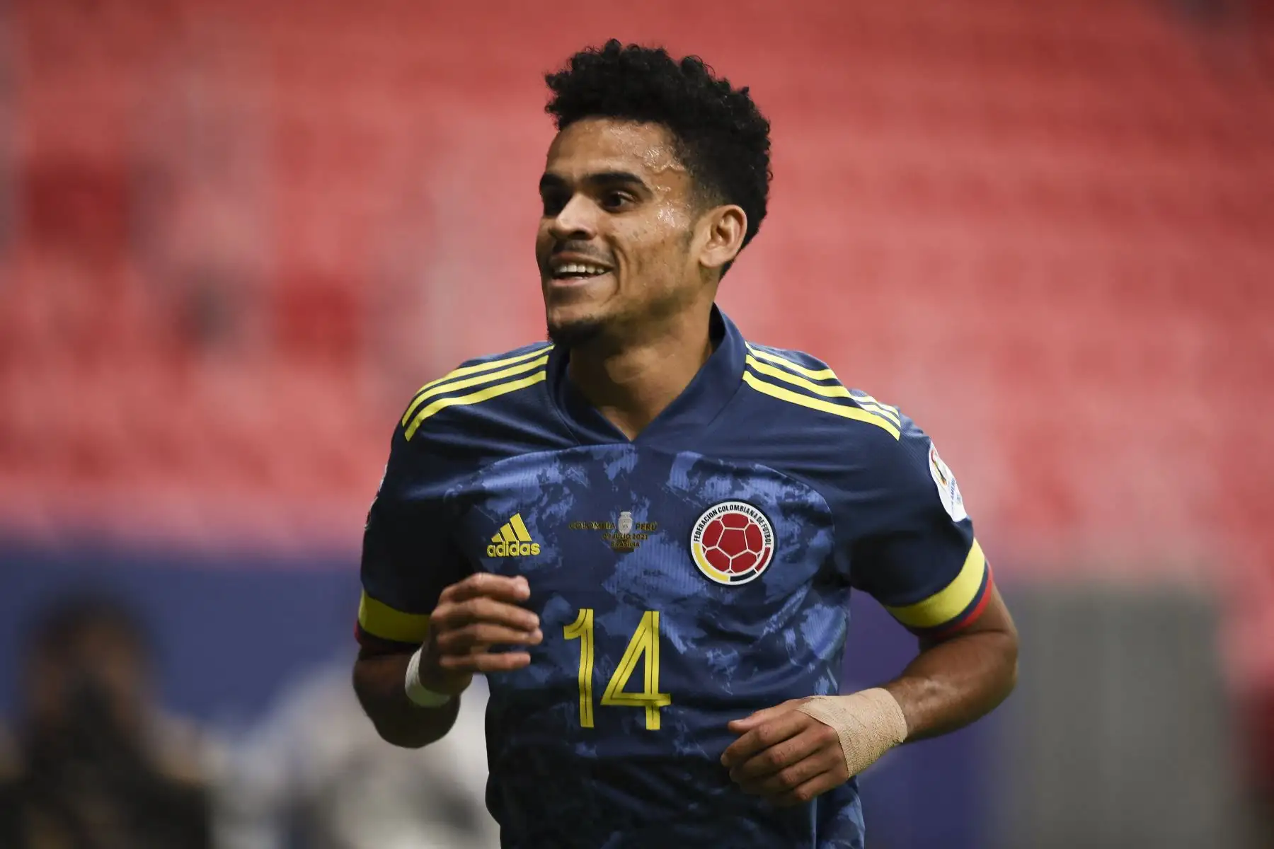El colombiano Luis Díaz celebra tras anotar contra Perú durante el partido por el tercer puesto de la Copa América 2021, en el estadio Mane Garrincha de Brasilia. Foto: AFP