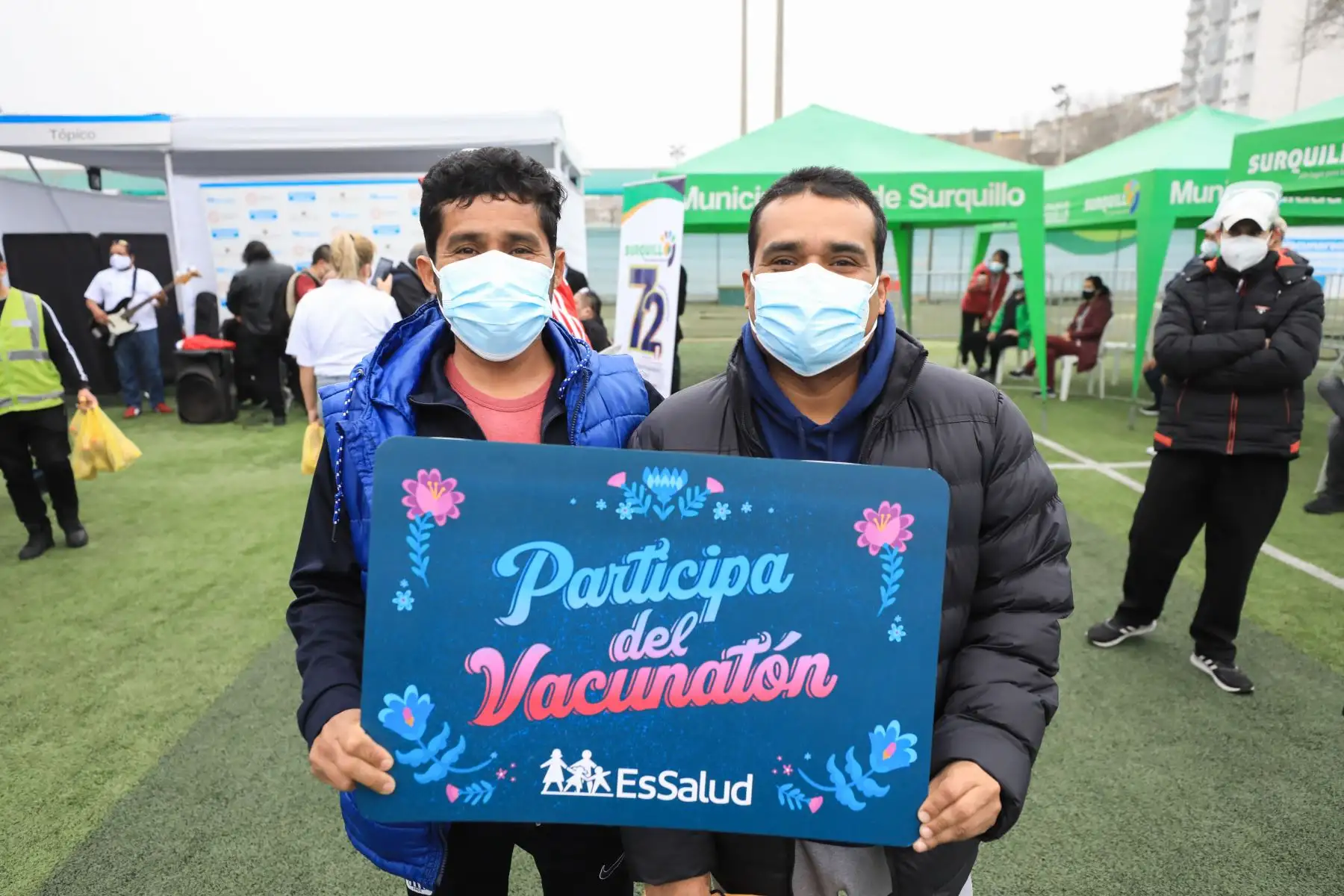 La presidenta ejecutiva de EsSalud, Fiorela Molinelli supervisa el inicio del Vacunatón, una jornada de 36 horas ininterrumpidas donde se inmunizará contra la covid - 19 a personas de 47 años a más, rezagados de la 1ra dosis y pendientes de la 2da dosis. 
Foto: EsSalud