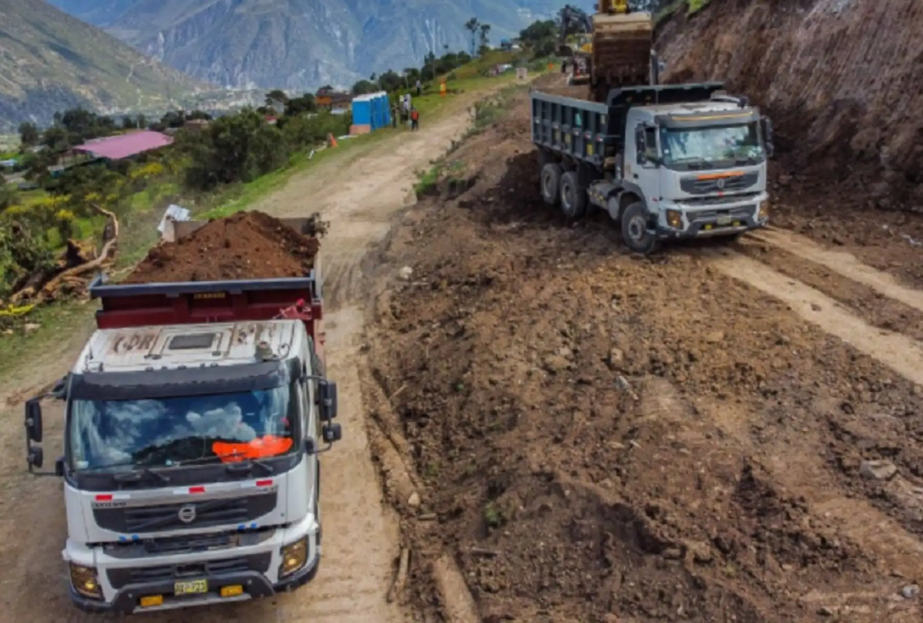 La Construcción de la Vía Evitamiento Abancay, que el Ministerio de Transportes y Comunicaciones (MTC) ejecuta a través de Provías Nacional, se ha suspendido momentáneamente debido a la falta de terrenos para los depósitos de materiales excedentes. Foto: MTC.