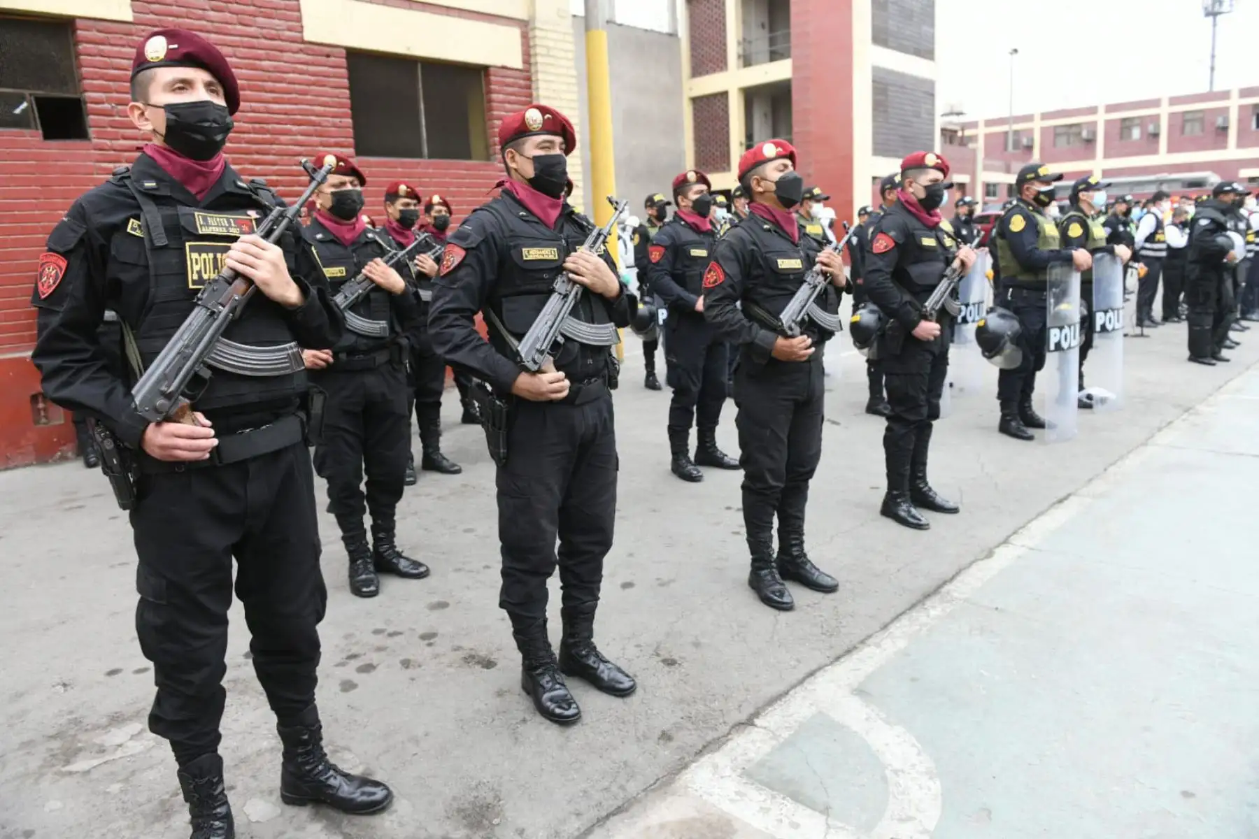 El ministro del Interior,  José Elice y el comandante general de la Policia Nacional, César Cervantes, presentan el plan de operaciones que se ejecutará antes, durante y después de las Fiestas Patrias por el Bicentenario en todo el territorio nacional.
Foto: Mininter