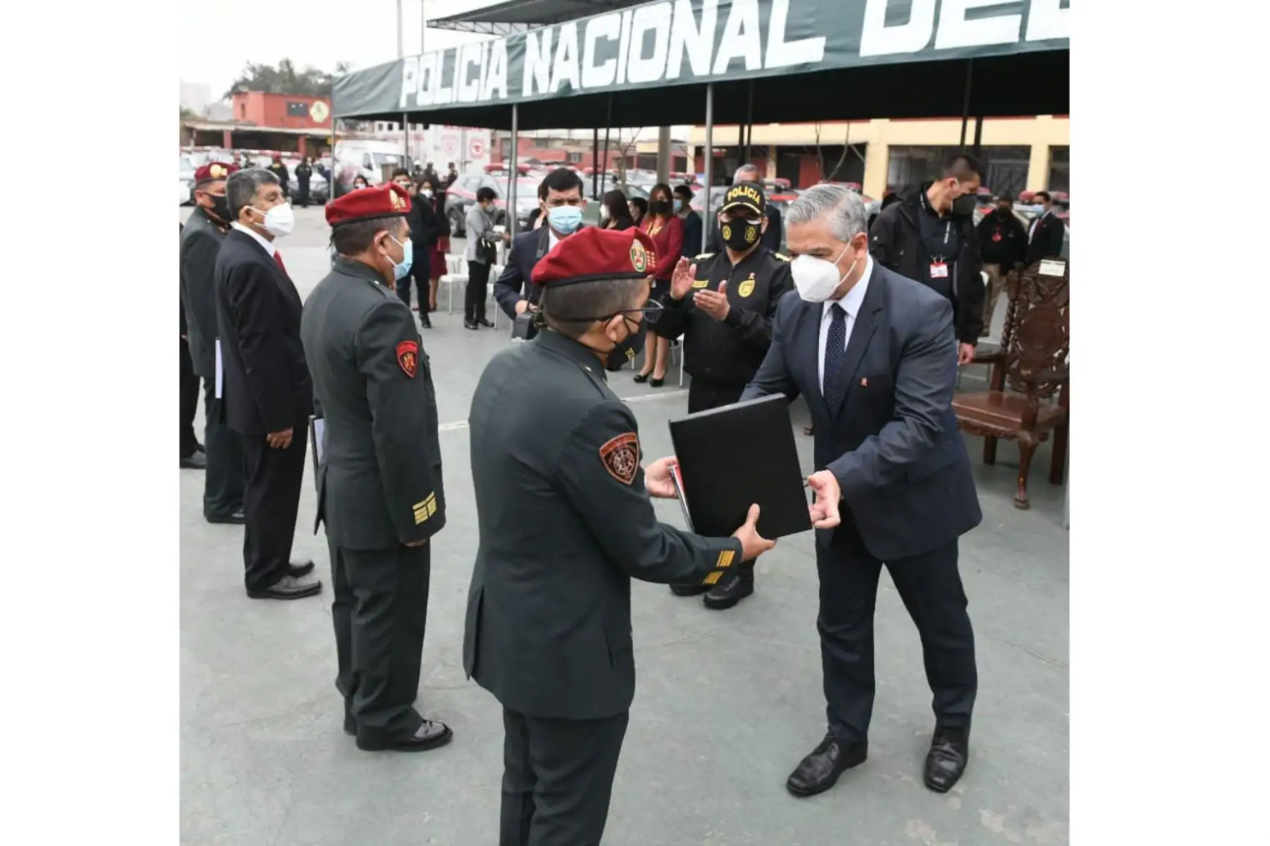 El ministro del Interior,  José Elice y el comandante general de la Policia Nacional, César Cervantes, presentan el plan de operaciones que se ejecutará antes, durante y después de las Fiestas Patrias por el Bicentenario en todo el territorio nacional.
Foto: Mininter