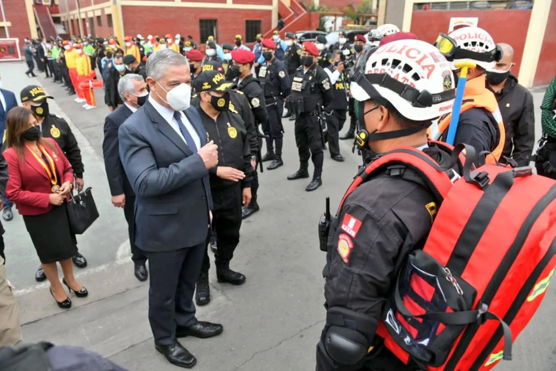 El ministro del Interior,  José Elice y el comandante general de la Policia Nacional, César Cervantes, presentan el plan de operaciones que se ejecutará antes, durante y después de las Fiestas Patrias por el Bicentenario en todo el territorio nacional.
Foto: Mininter