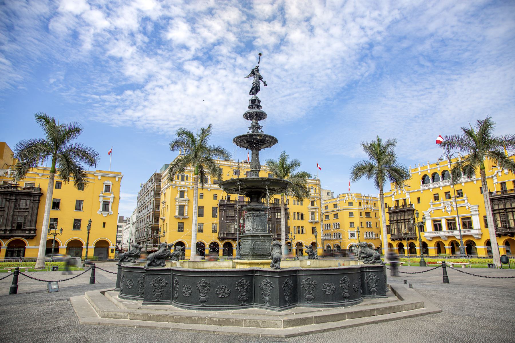 Plazas, documentos y monumentos de Lima Metropolitana se muestran en el marco de las celebraciones por el Bicentenario de la independencia. En la imagen, plaza mayor, plaza de armas de lima. Foto: Municipalidad de Lima