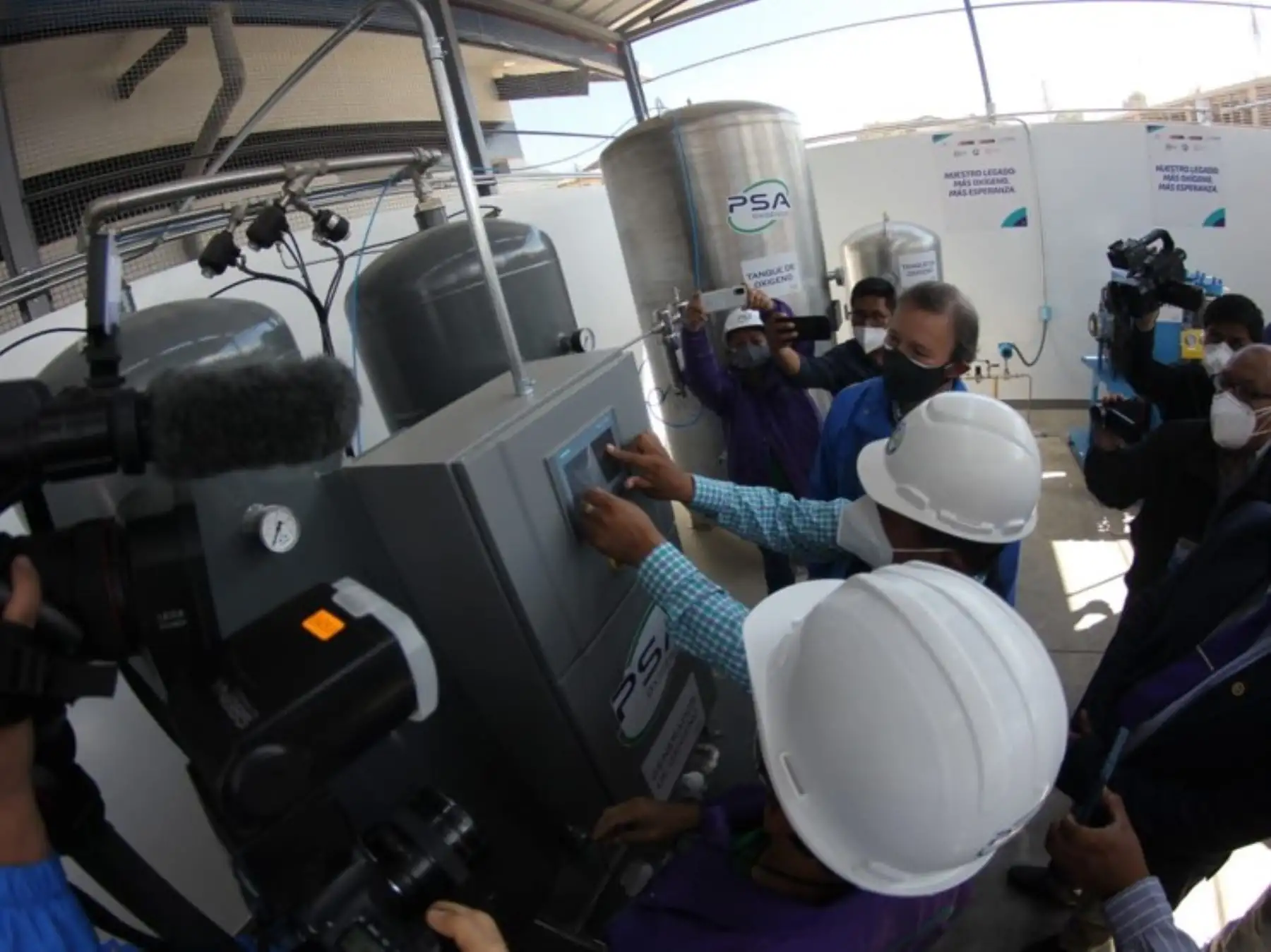 Los nuevos equipos que han sido importados desde Turquía, están instalados en la losa de concreto, dentro de una caseta implementada especialmente para tal fin al interior del hospital de Oxapampa.