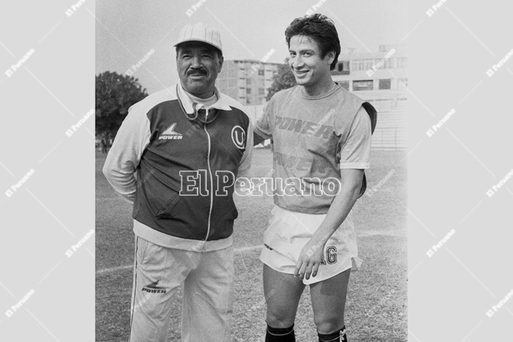 Lima - 3 julio 1985 / El seleccionado Luis Reyna se reintegró a los entrenamientos de Universitario de Deportes que dirige Marcos Calderón.
 Foto: Archivo Histórico de El Peruano / Máximo Miralles