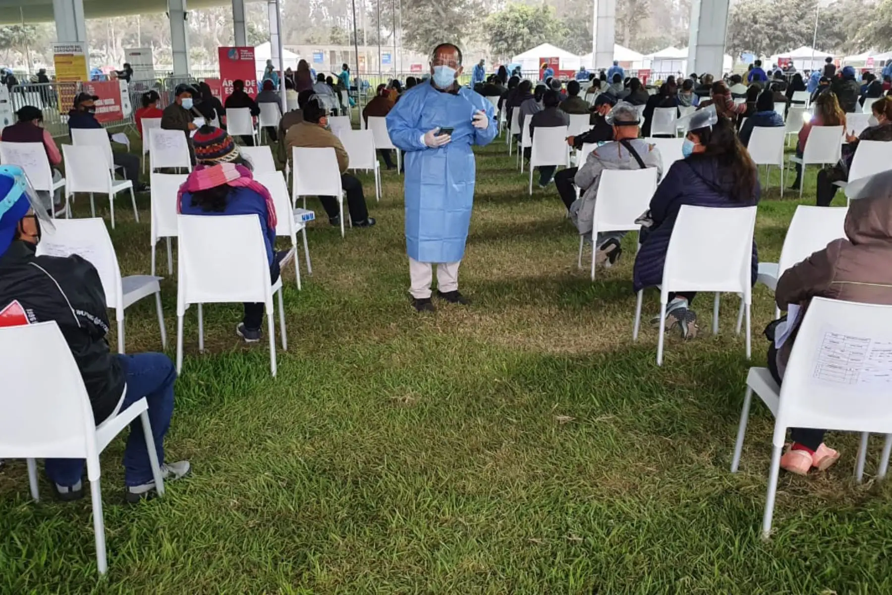 Ministerio de Salud, continua con la vacunación contra la covid-19 en la campaña "Vacunatón " que se realiza en el Parque Zonal Sinchi Roca de Comas. 
Foto: Minsa