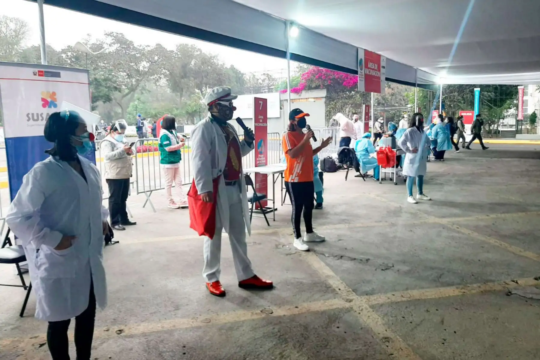 Ministerio de Salud continua con la campaña "Vacunatón " contra la covid-19 en el Parque de la Exposición. 
Foto: Minsa