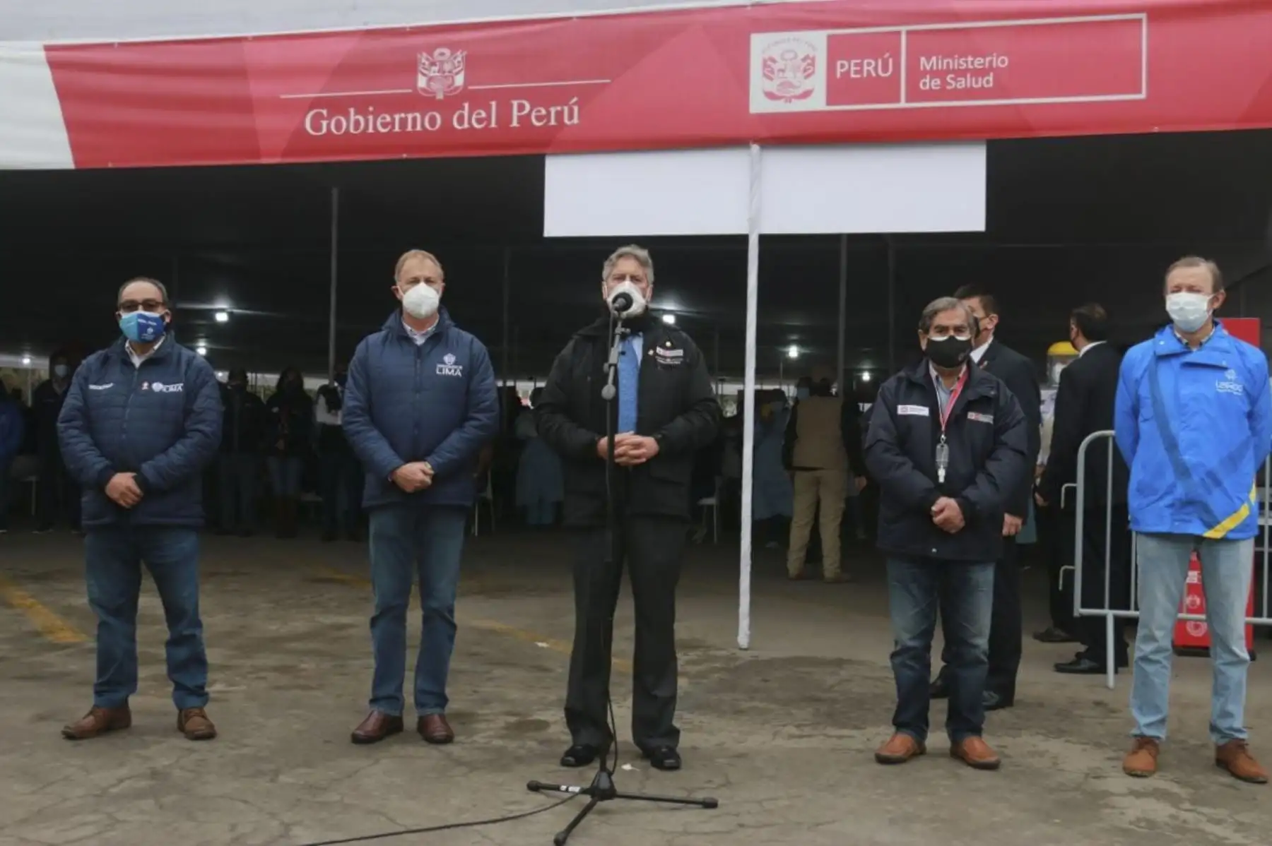 El presidente Francisco Sagasti, junto con los ministros del Minsa, Óscar Ugarte, ministro de Cultura, Alejandro Neyra, el alcalde de Lima, Jorge Muñoz y el director ejecutivo de Legado, Alberto Valenzuela, supervisaron el segundo día de la vacunatón estrategia con la que ya se logró aplicar 140 mil dosis contra la COVID-19 previstas este fin de semana. Foto: ANDINA/Presidencia Perú