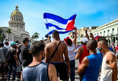 Piden a Biden no negociar con Cuba y restablecer internet a los cubanos. Foto: AFP.