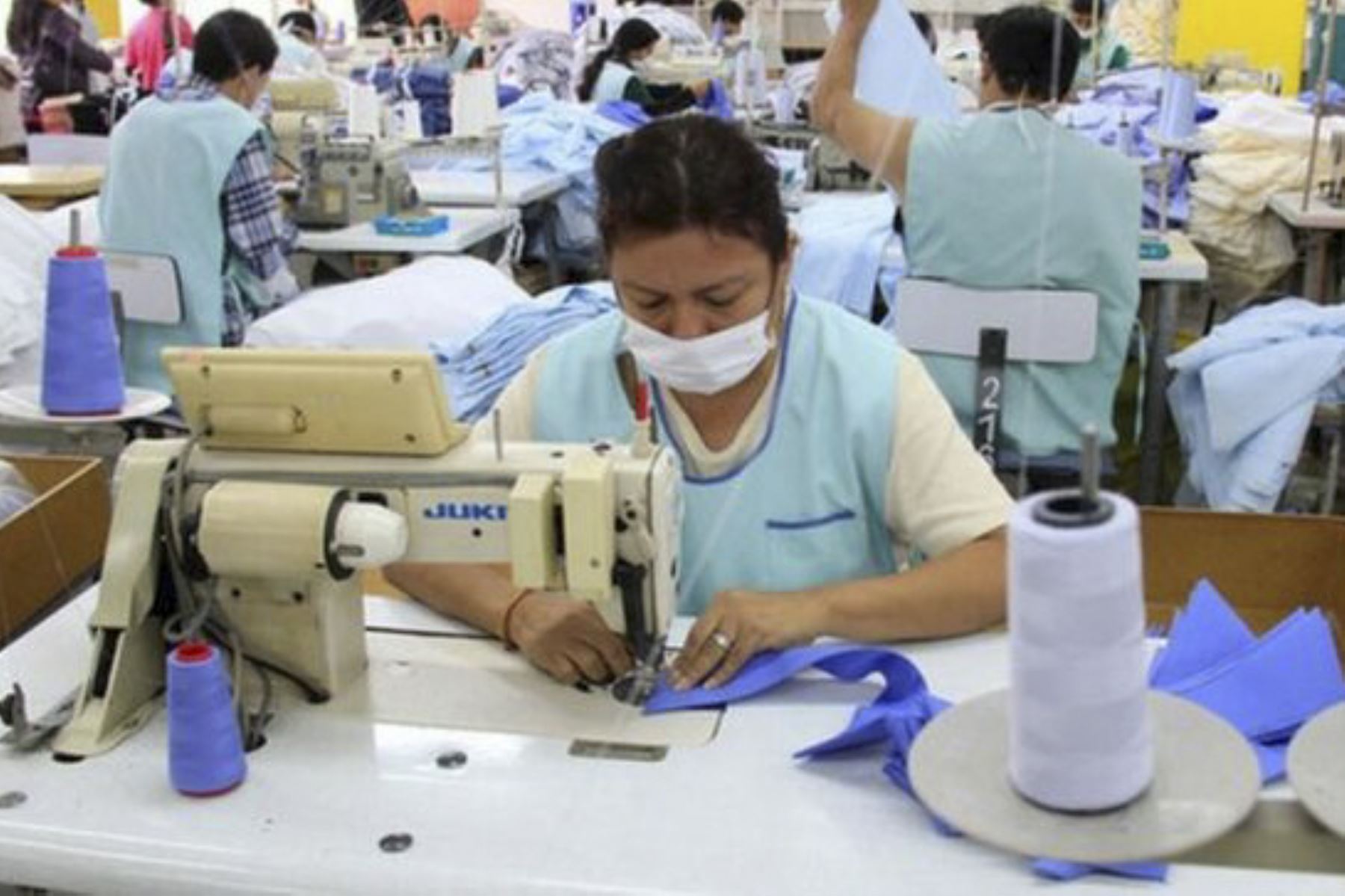 Trabajadoras de mype textil. ANDINA/Difusión