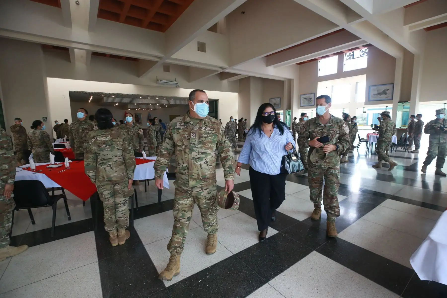 La ministra de Defensa, Nuria Esparch, visita las escuelas de la FAP con el objetivo de inspeccionar y verificar el trabajo que realizan nuestros efectivos de las FFAA que contribuyen y garantizan la soberanía e integridad territorial del país. 
Foto: ANDINA/Mindef