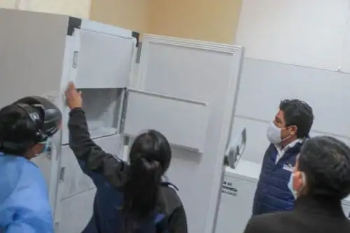El nuevo lote de dosis contra la covid-19 llegó hasta el almacén central de la Dirección Regional de Salud Áncash. Foto: ANDINA/Cortesía de Gonzalo Horna
