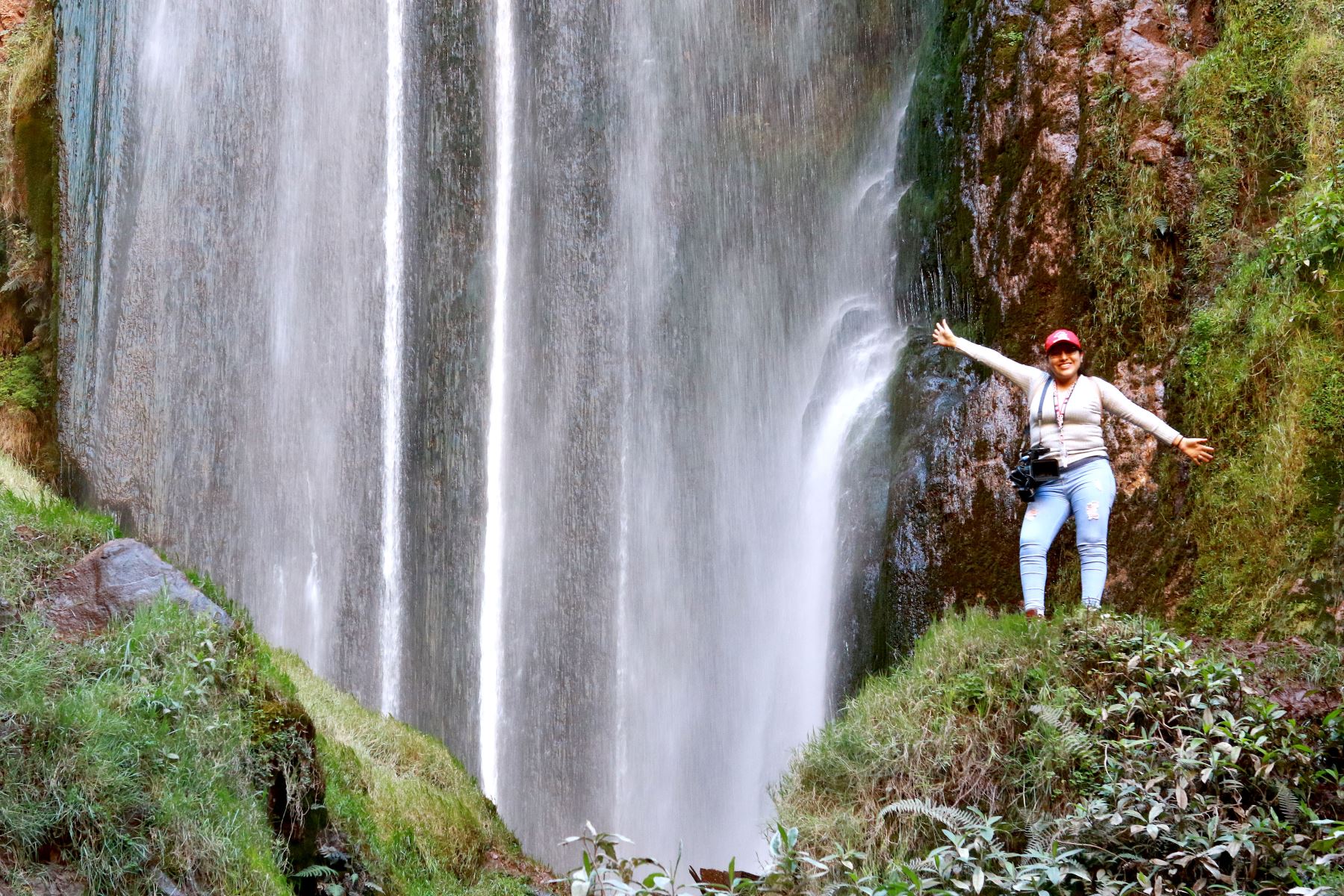 Con una caída de más de 100 metros, la catarata de Perolniyoc forma parte de uno de los destinos imprescindibles en el Cusco. Foto: Luis Iparraguirre