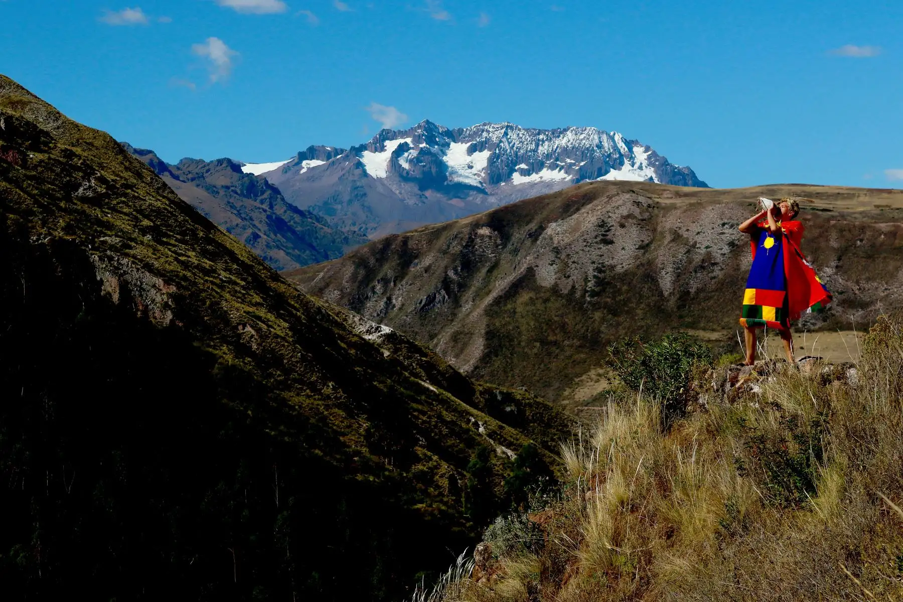 Durante el recorrido también se puede visitar el sitio arqueológico de Raqaypata que está ubicado sobre la catarata. Foto: Luiis Iparraguirre