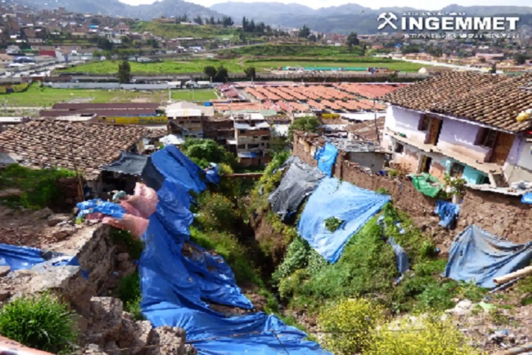 Las rocas de muy mala calidad y la morfología del terreno que rodea la ciudad del Cusco influyen en la ocurrencia de peligros geológicos por movimientos en masa.