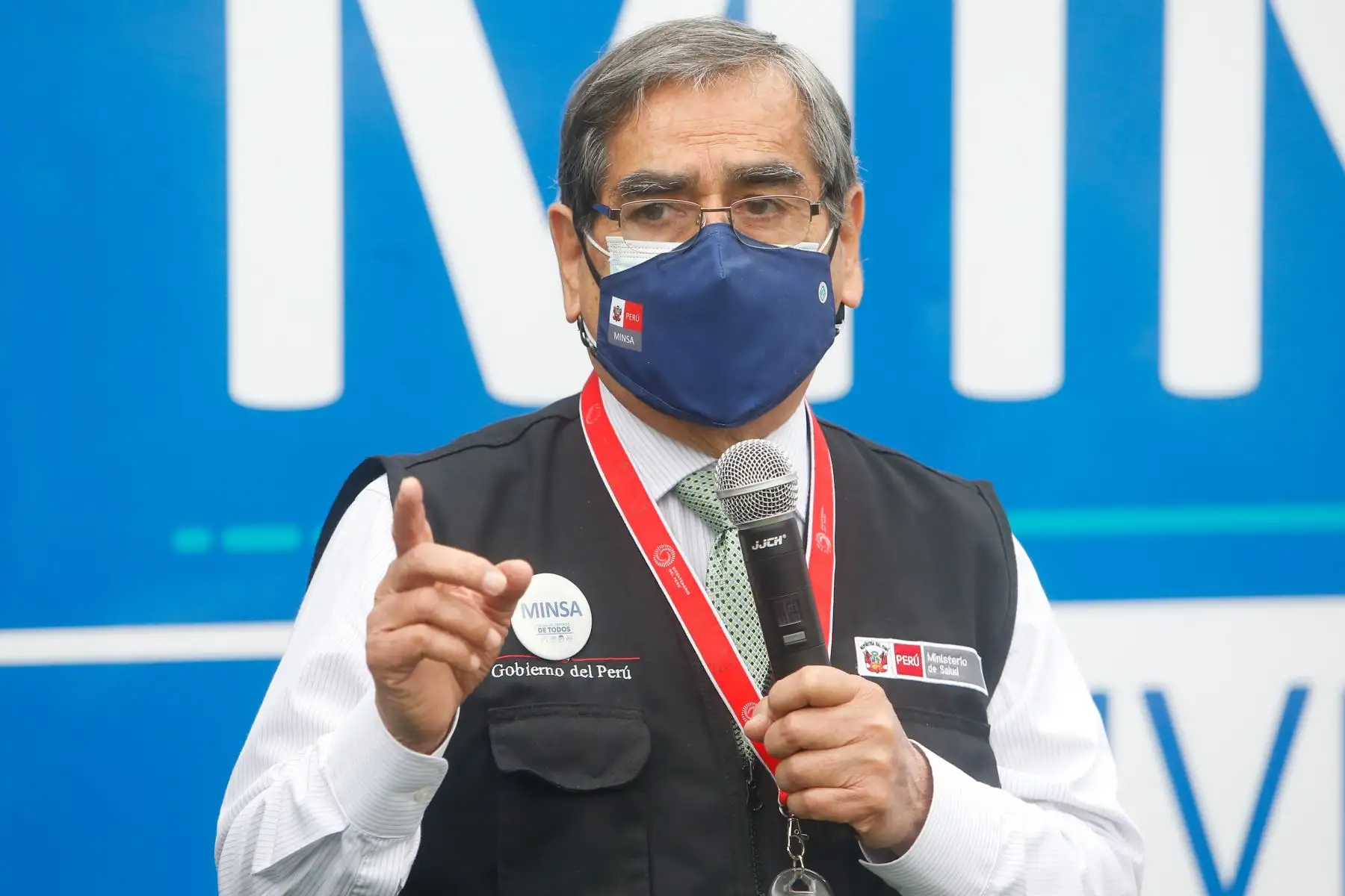 El  ministro Óscar Ugarte manifestó que el Minsa ha comprado una cantidad superior de vacunas, pues considera recomendable reforzar la protección de la población. Foto: ANDINA/Difusión