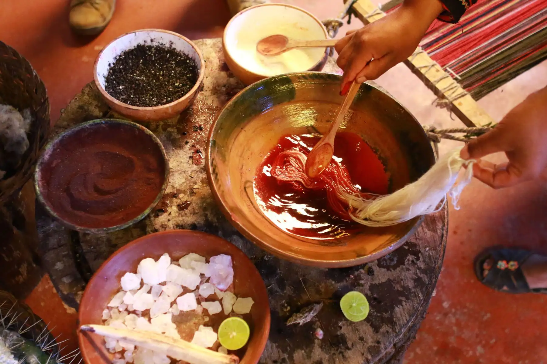 La economía de los artesanos ha caído dramáticamente, ya que este distrito basa su supervivencia, justamente, en la artesanía y en la agricultura.
Foto: ANDINA/Luis Iparraguirre