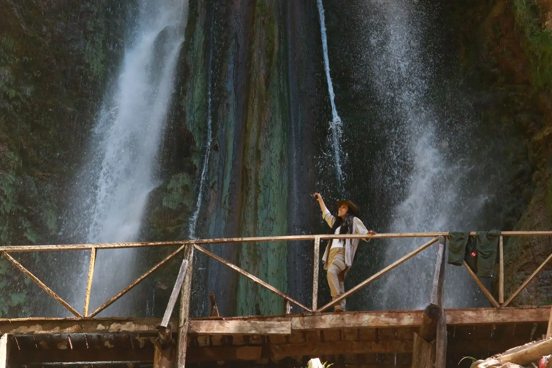 Con una caída de más de 100 metros, la catarata de Perolniyoc forma parte de uno de los destinos imprescindibles en el Cusco. Foto: Luis Iparraguirre