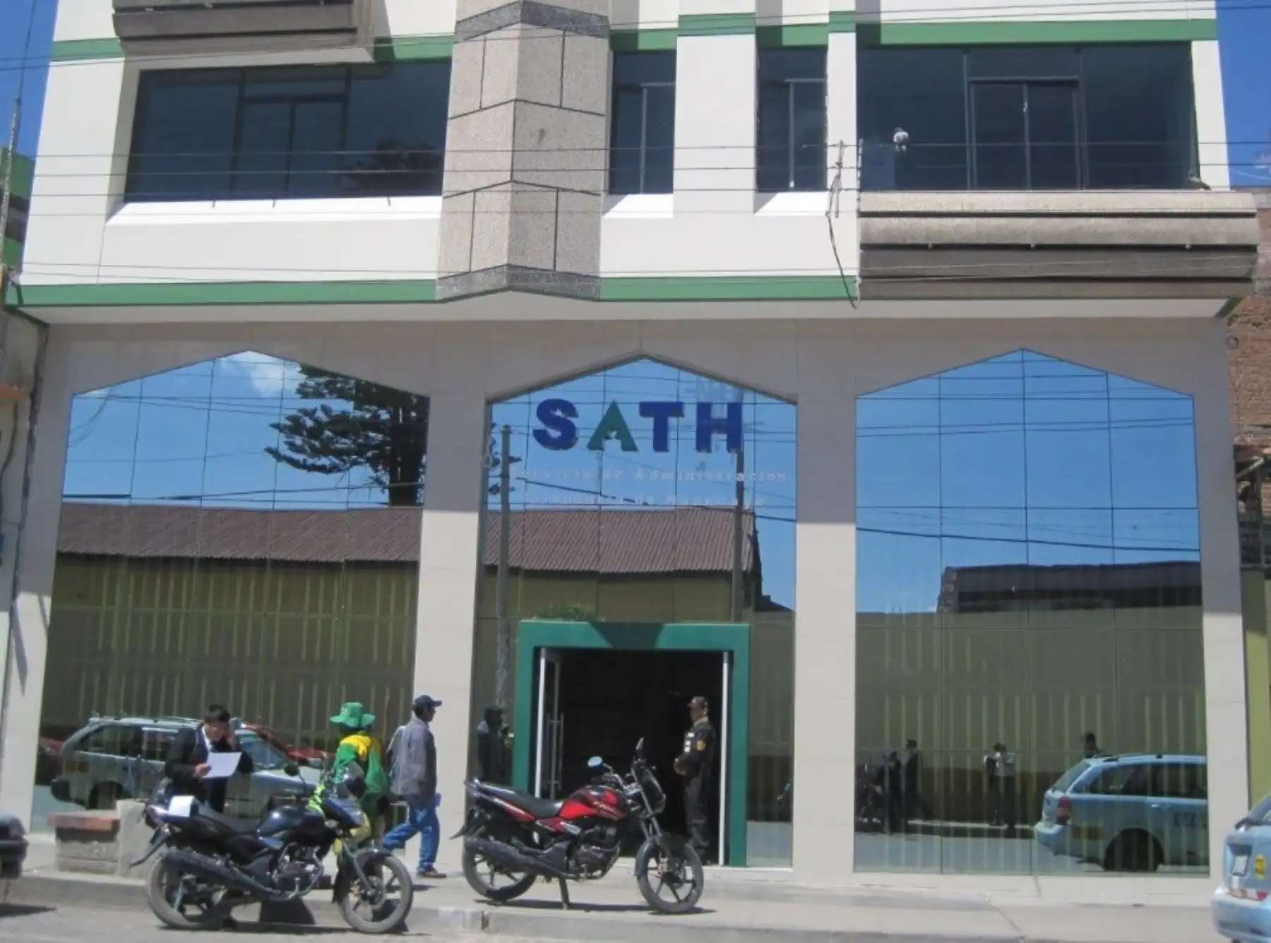 La Contraloría afirma que el Servicio de Administración Tributaria (SAT) de Huancayo contrató funcionarios de confianza en exceso.
