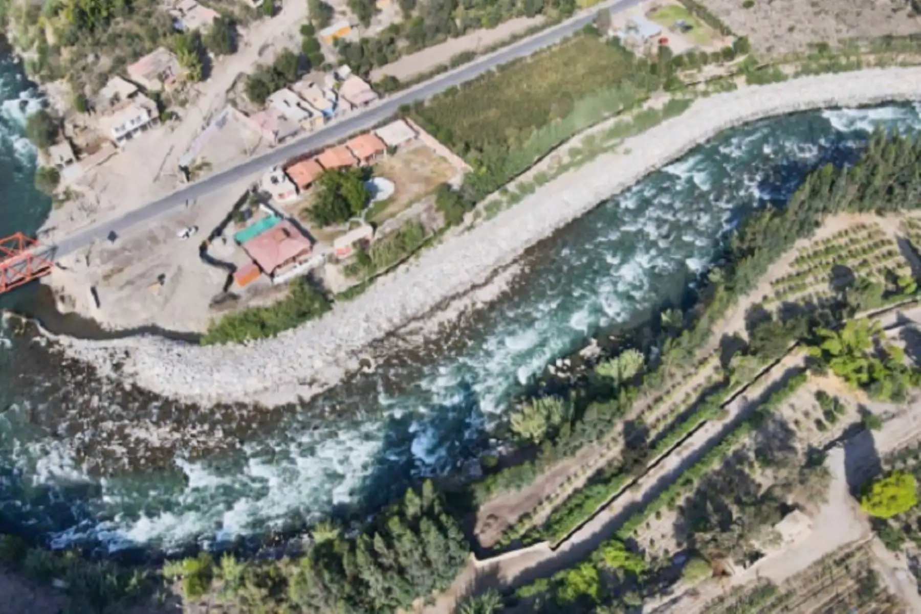 intervenciones en ejecución incluyen rehabilitación de colegios, servicios de agua para riego, canales de riego, bocatomas, sistemas de agua potable, alcantarillado, planta de tratamiento de aguas residuales, carreteras, caminos vecinales, pistas y veredas,
