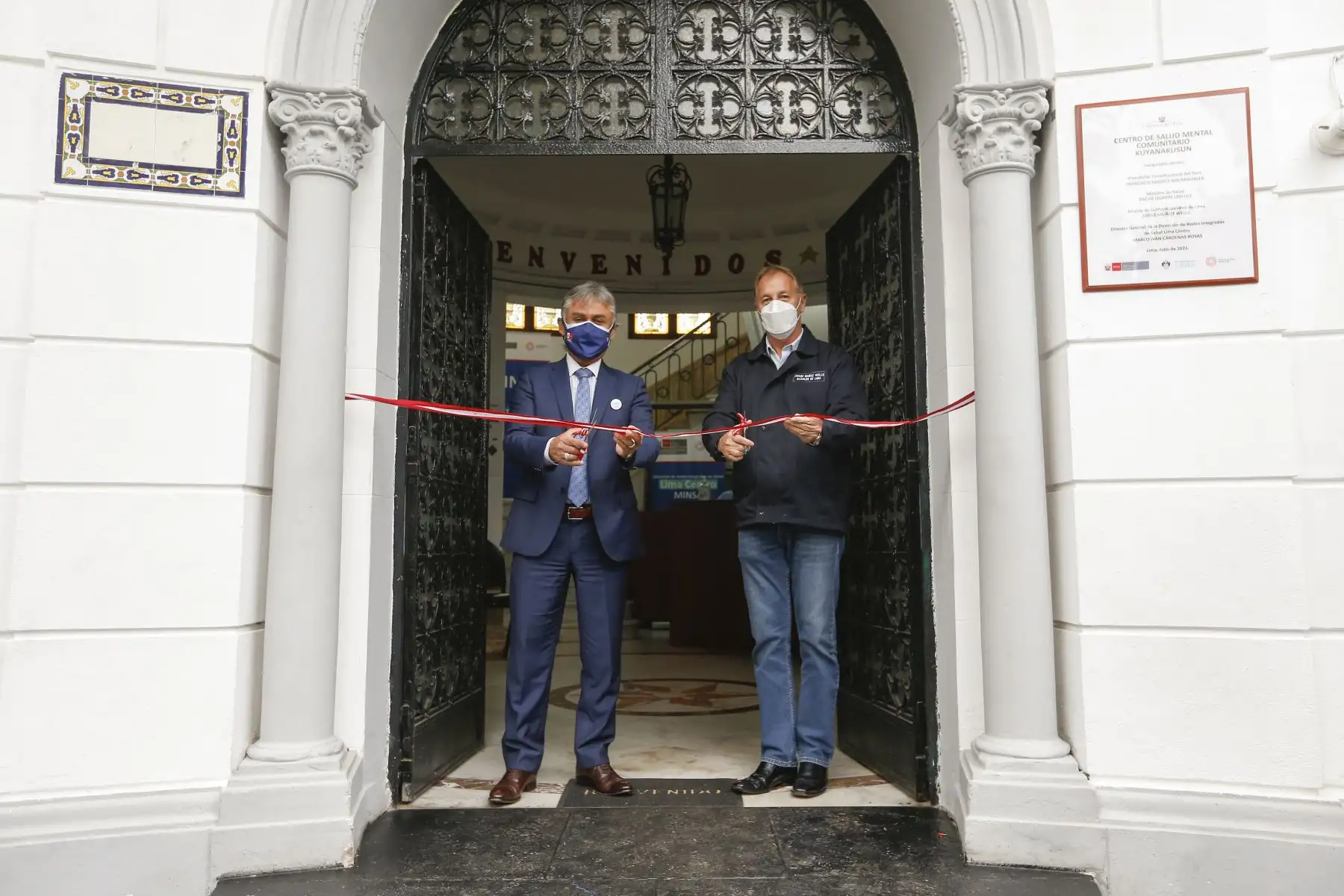 El viceministro de Prestaciones y Aseguramiento en Salud, Bernardo Ostos, junto al alcalde de la Municipalidad de Lima, Jorge Muñoz, inauguran nuevo Centro de Salud Mental Comunitario, en Santa Beatriz. Foto: ANDINA/Minsa