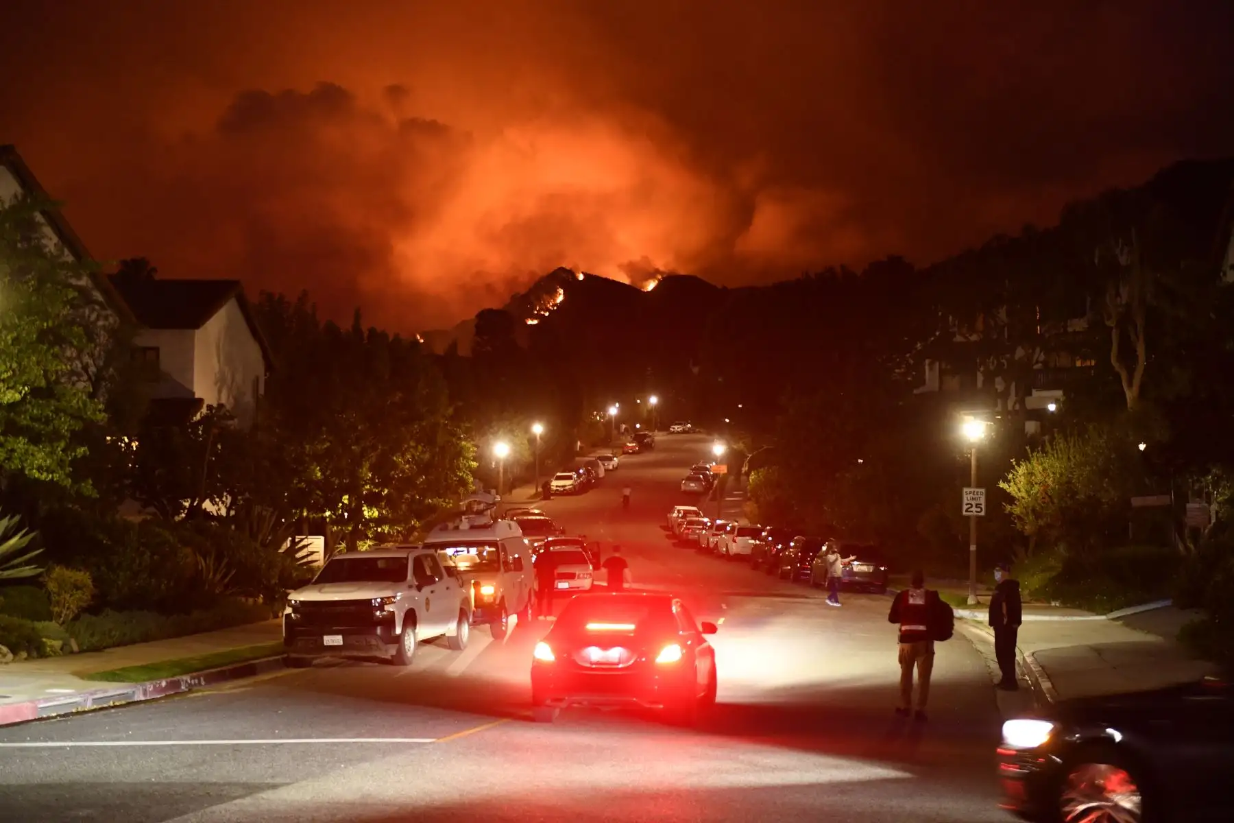 En esa zona se han emitido órdenes de evacuación para unos 3,000 residentes de diferentes condados colindantes, según estimaciones de medios locales. Foto: AFP.