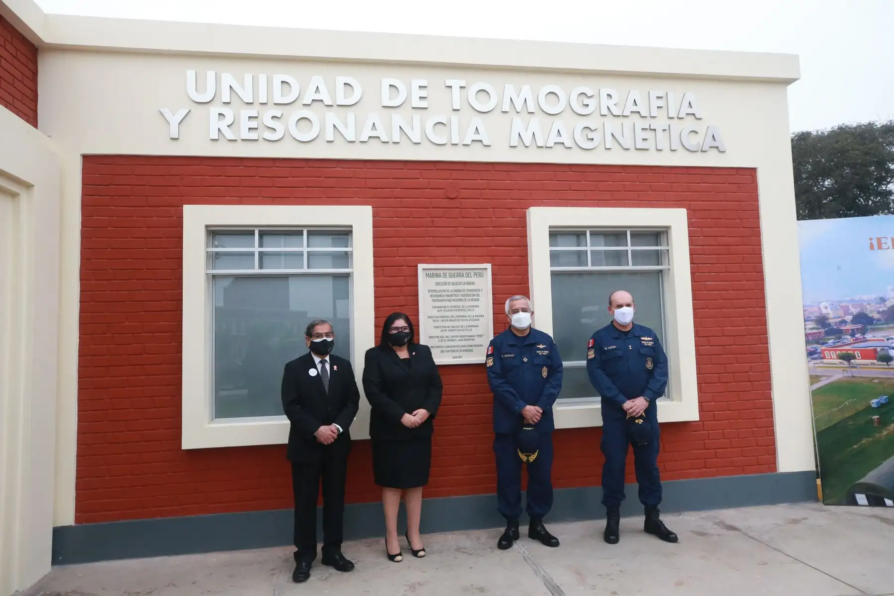 La ministra de Defensa, Nuria Esparch, y el ministro de  Salud, Oscar Ugarte, participaron en la inauguración  de la Unidad de Procesamiento y Ecocardiografía y la Unidad de Tomografía y Resonancia Magnética en el Centro Médico Naval “Cirujano Mayor Santiago Távara”.
Foto: Mindef