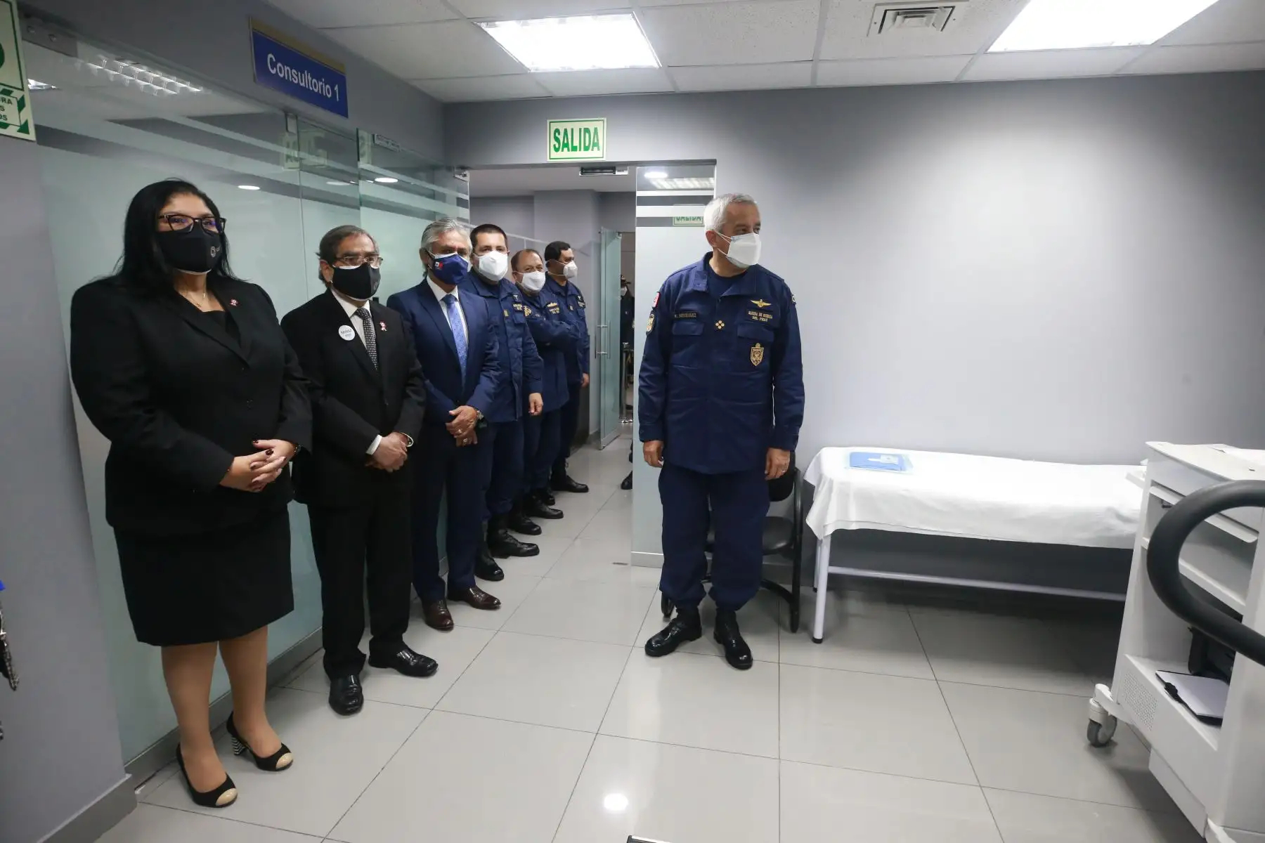 La ministra de Defensa, Nuria Esparch, y el ministro de  Salud, Oscar Ugarte, participaron en la inauguración  de la Unidad de Procesamiento y Ecocardiografía y la Unidad de Tomografía y Resonancia Magnética en el Centro Médico Naval “Cirujano Mayor Santiago Távara”.
Foto: Mindef