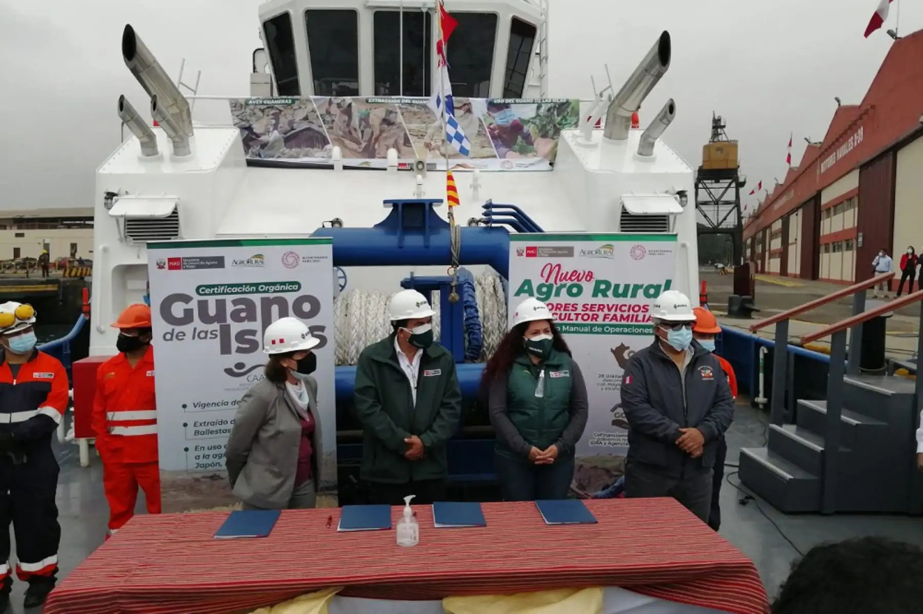Durante la ceremonia se hizo la entrega del Guanay, una embarcación que podrá transportar 30,000 toneladas de guano de las islas. Foto: ANDINA/Sernanp
