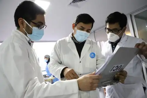 Colegio Médico del Perú respalda su inoculación en el país porque ayuda a reducir las hospitalizaciones y fallecimientos.  Foto: ANDINA/difusión.