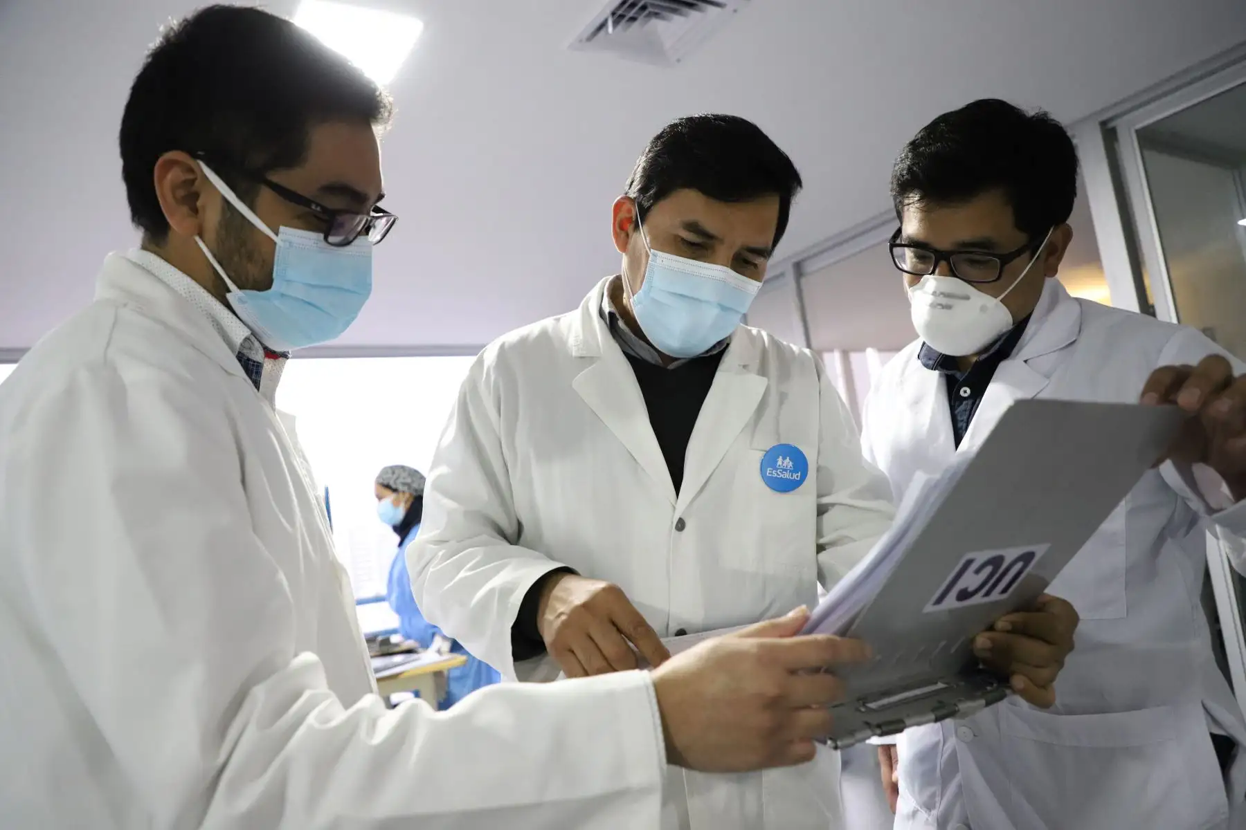 Colegio Médico del Perú respalda su inoculación en el país porque ayuda a reducir las hospitalizaciones y fallecimientos.  Foto: ANDINA/difusión.