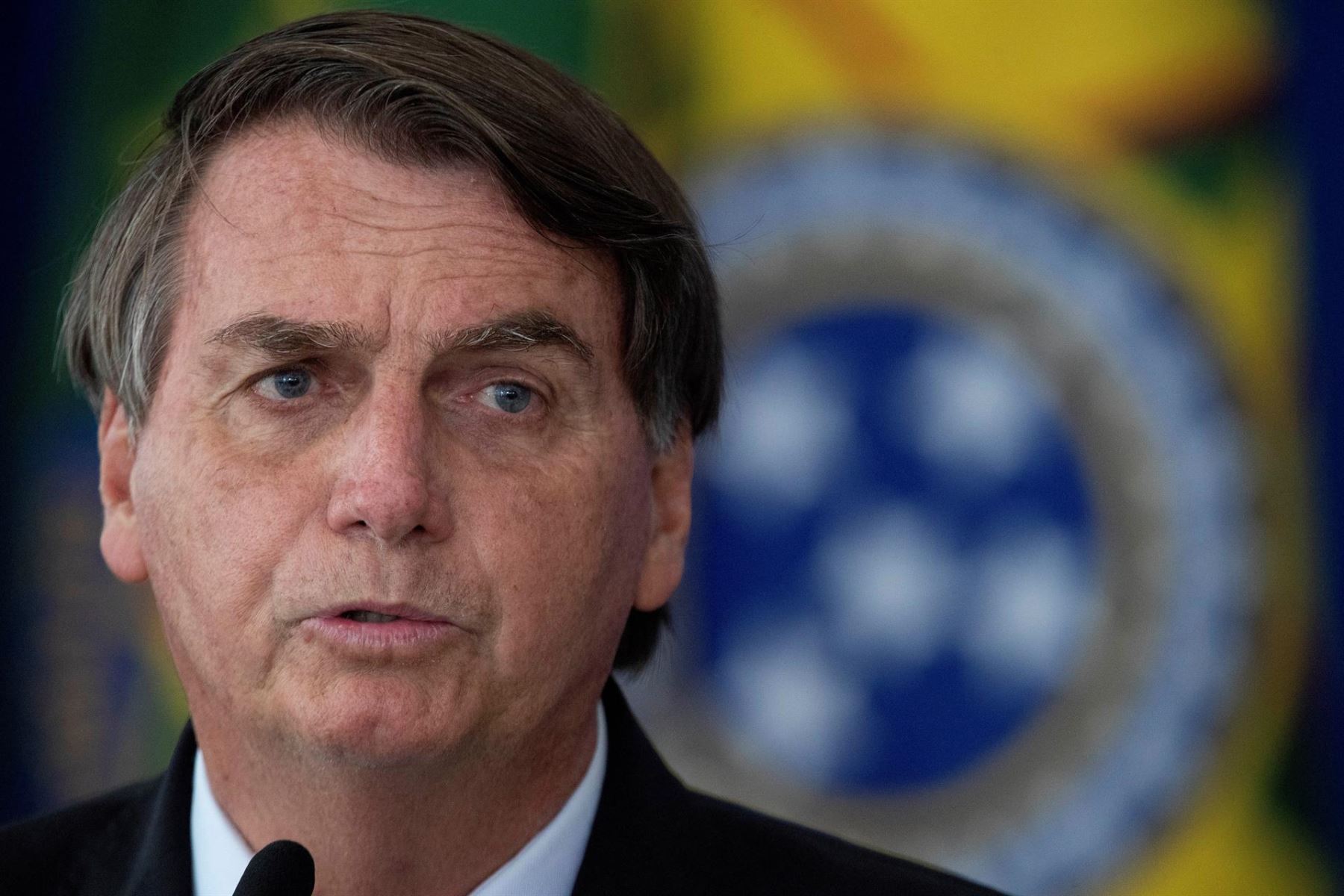 Jair Bolsonaro es internado para permanecer en observación tras ataque de hipo y fuertes dolores abdominales.