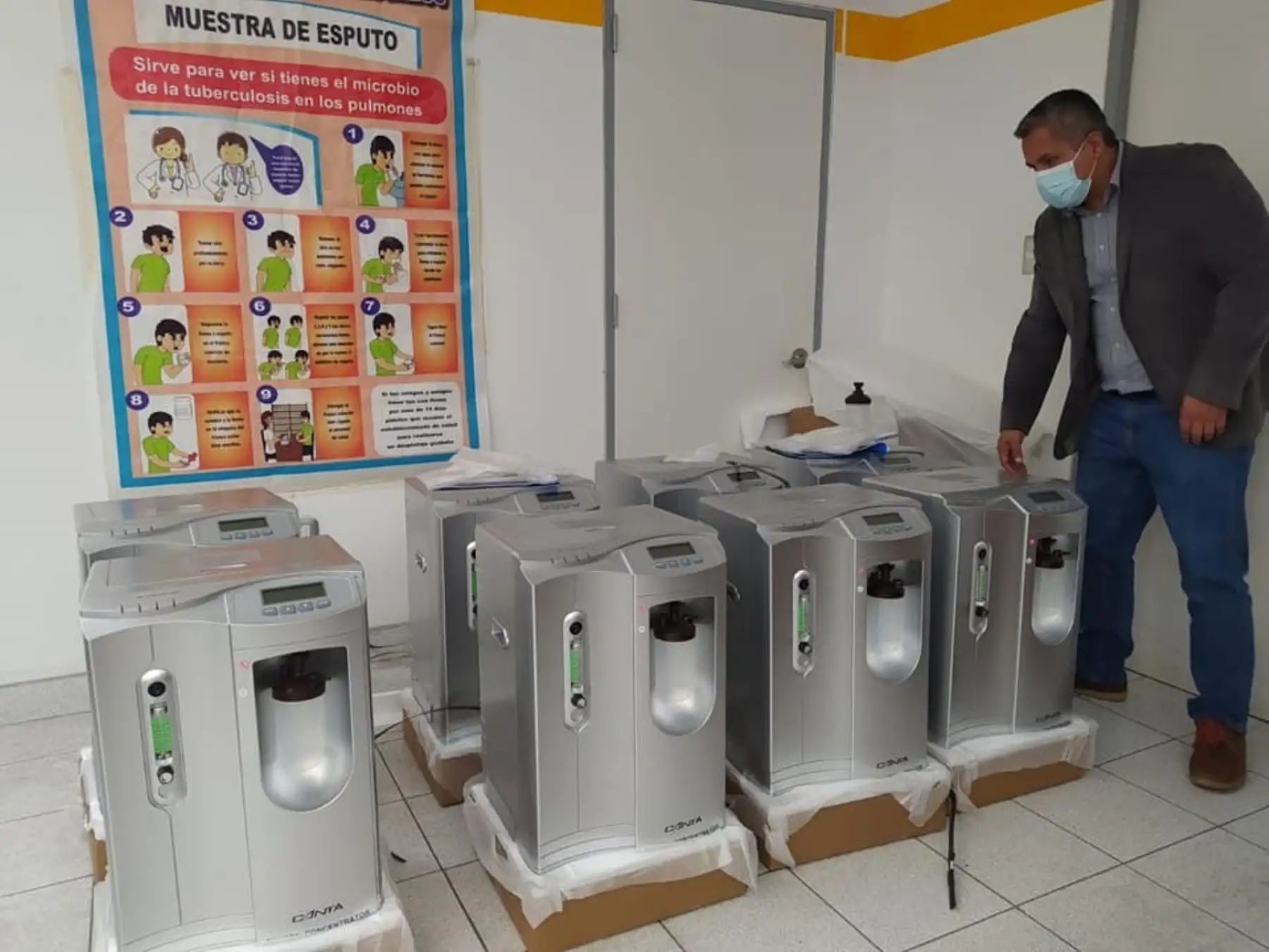 El Gobierno Regional de Áncash y la Red de Salud Pacífico Norte equipan con 28 concentradores de oxígeno a establecimientos de salud de Chimbote ante un posible rebrote de la covid-19. ANDINA/Difusión