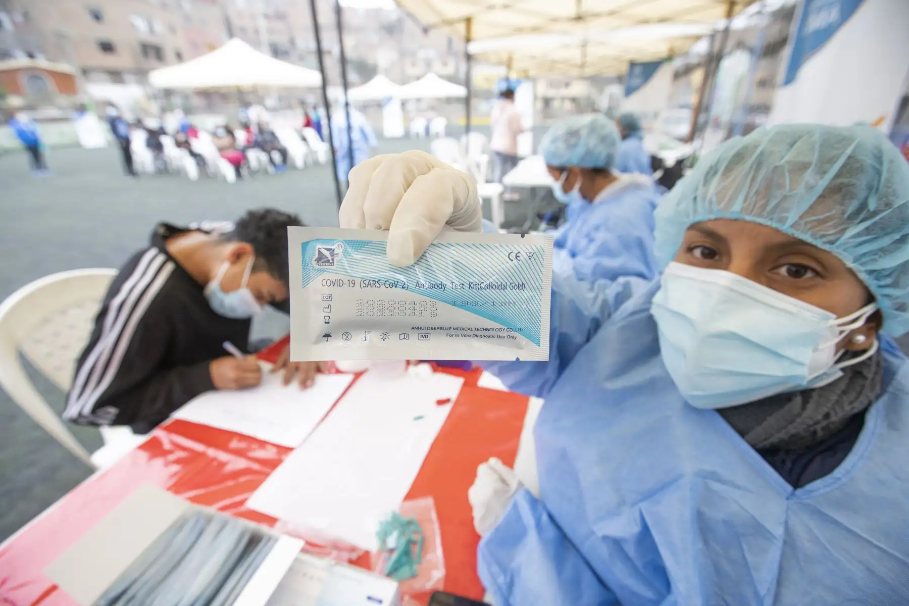A través de la estrategia territorial " Lima Te Cuida ", la Municipalidad de Lima llega a toda la ciudad no solo con pruebas de descarte de covid-19 para la detección y atención temprana de pacientes, sino con iniciativas en favor de las mujeres e integrantes del grupo familiar en el Agustino.
Foto: Municipalidad de Lima