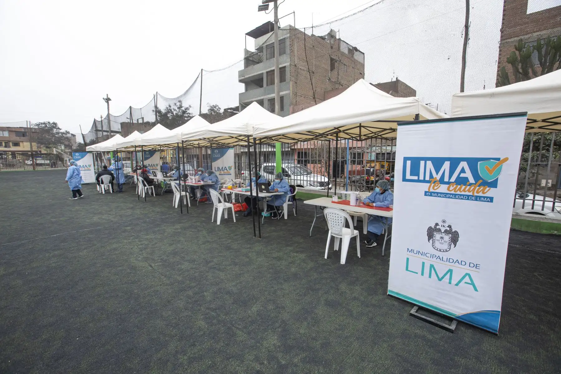 A través de la estrategia territorial " Lima Te Cuida ", la Municipalidad de Lima llega a toda la ciudad no solo con pruebas de descarte de covid-19 para la detección y atención temprana de pacientes, sino con iniciativas en favor de las mujeres e integrantes del grupo familiar en el Agustino.
Foto: Municipalidad de Lima
