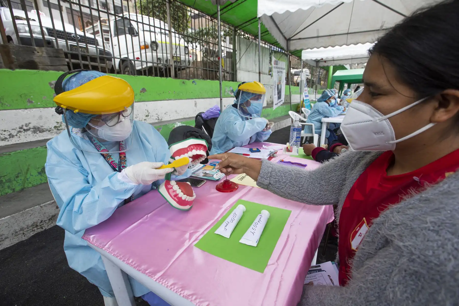 A través de la estrategia territorial " Lima Te Cuida ", la Municipalidad de Lima llega a toda la ciudad no solo con pruebas de descarte de covid-19 para la detección y atención temprana de pacientes, sino con iniciativas en favor de las mujeres e integrantes del grupo familiar en el Agustino.
Foto: Municipalidad de Lima