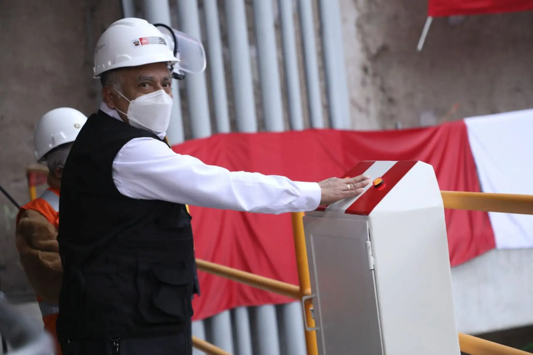 El ministro de Transportes y Comunicaciones, Eduardo González, activó el botón de encendido de la tuneladora  ‘Delia’, ubicada en la estación San Juan de Dios, en San Luis, empezará a operar desde mañana,
Esta gigantesca máquina acelerará los trabajos de construcción del túnel de la Línea 2 del Metro de Lima y Callao. Foto: ANDINA/MTC