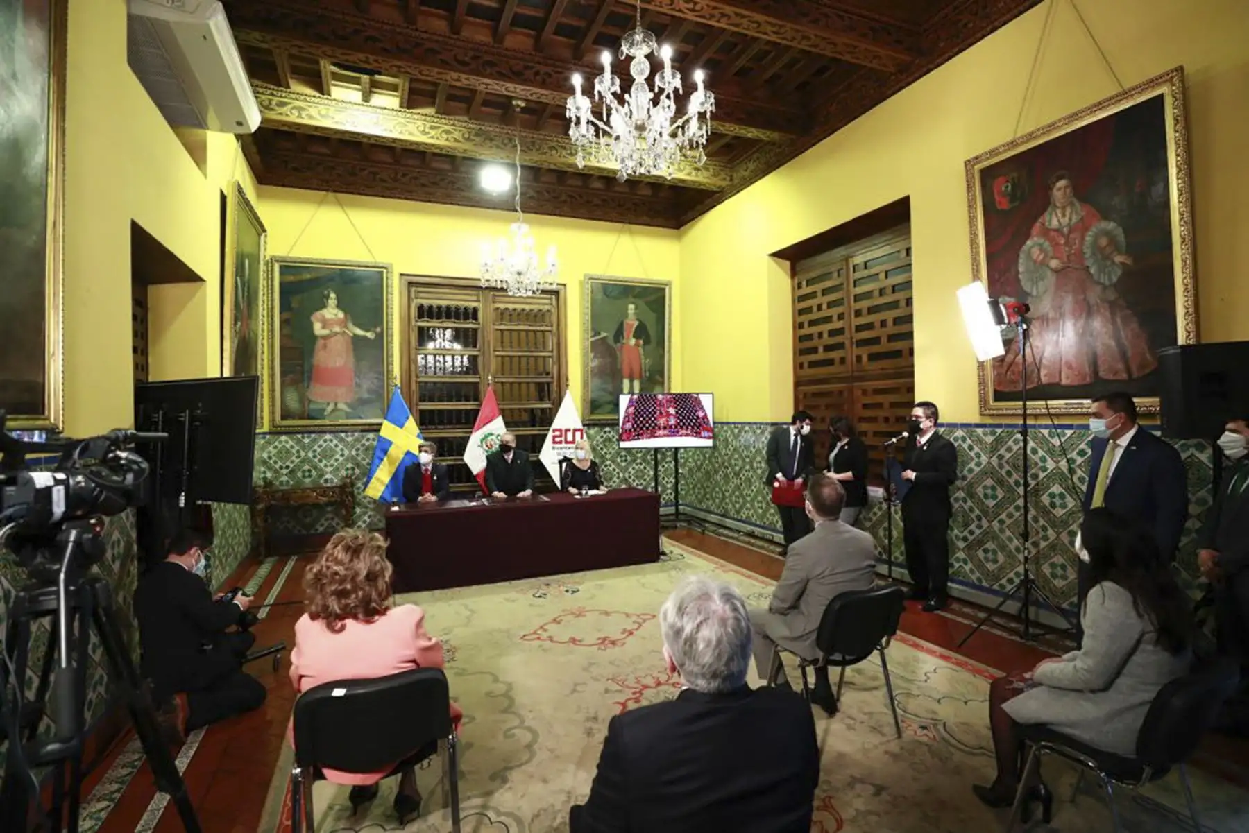 Valiosos textiles prehispánicos repatriados fueron entregados al ministerio de Cultura por Cancillería. Foto: Difusión
