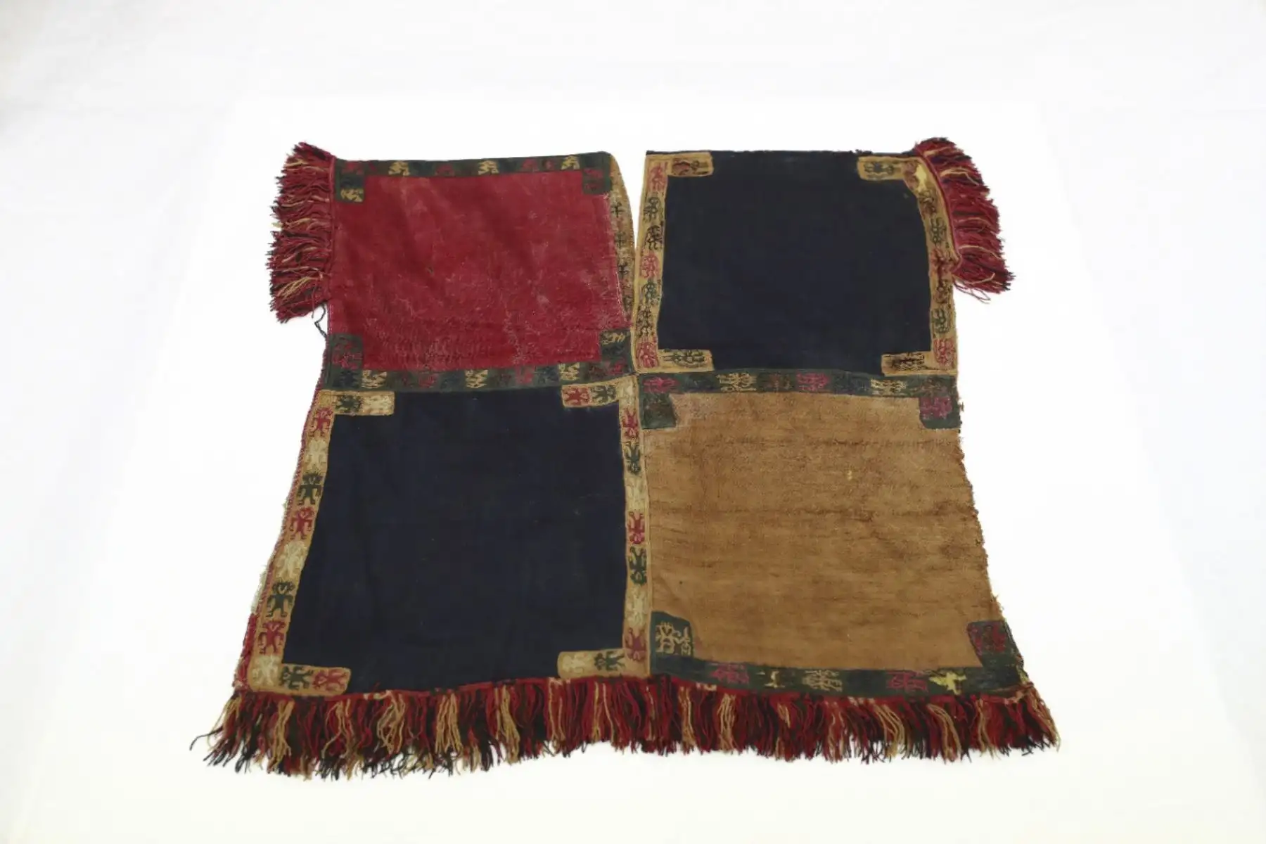 El Ministerio de Cultura recibió un total de  57 textiles prehispánicos de la Cultura Paracas, recientemente repatriados desde el Reino de Suecia. La ceremonia de entrega oficial se realizó en el Salón de Embajadores del Palacio de Torre Tagle. Foto: ANDINA/Difusión