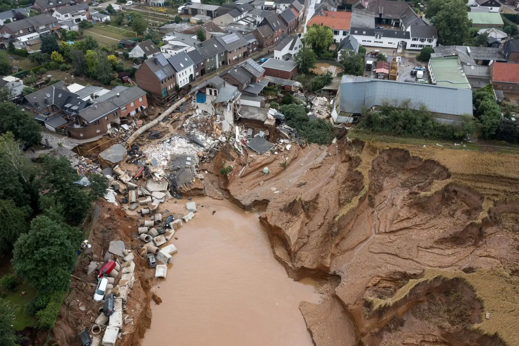 Un área completamente destruida por las inundaciones se muestra en el distrito de Blessem de Erftstadt, en el oeste de Alemania. Foto: AFP