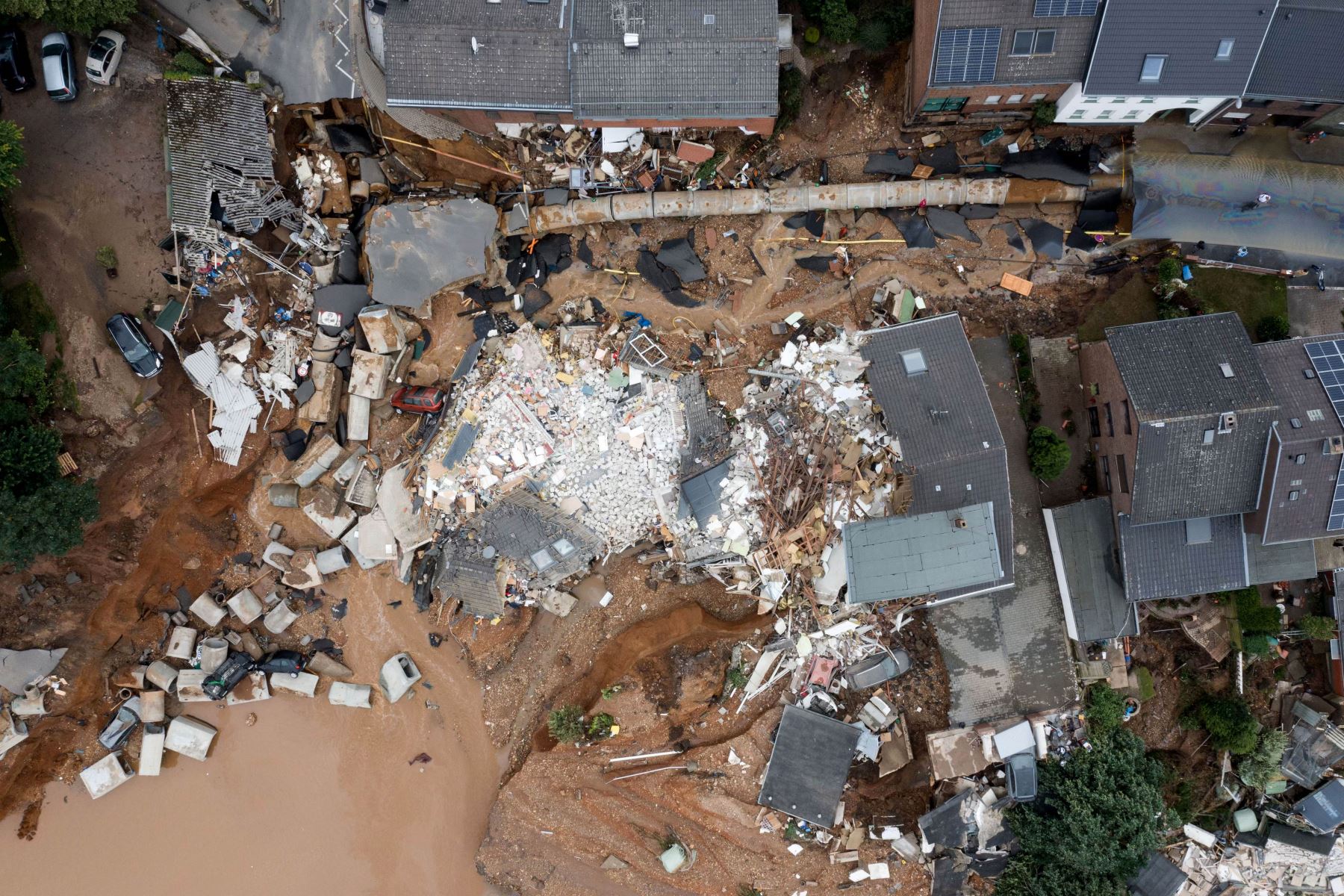 Un área completamente destruida por las inundaciones se muestra en el distrito de Blessem de Erftstadt, en el oeste de Alemania. Foto: AFP