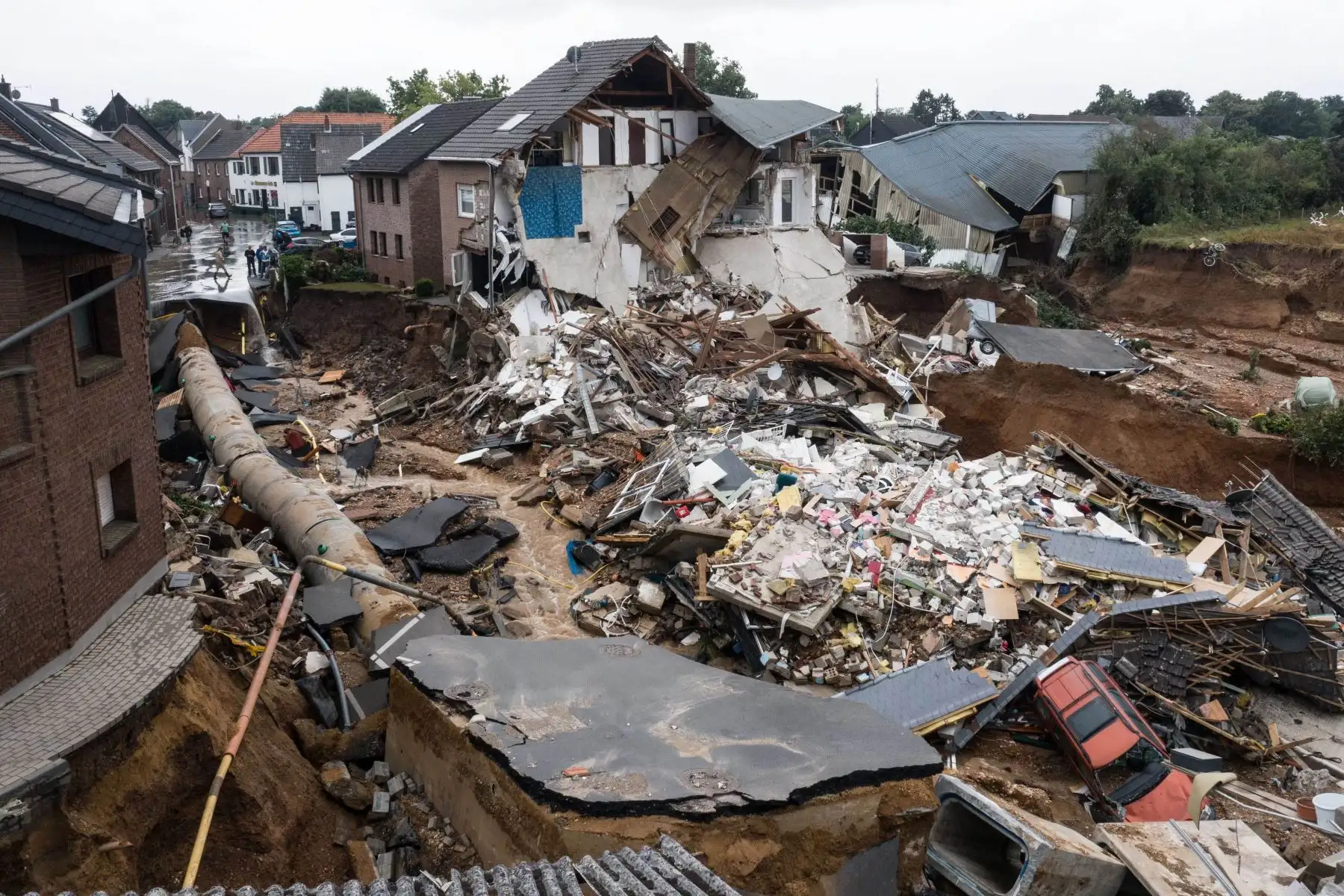 Un área completamente destruida por las inundaciones se muestra en el distrito de Blessem de Erftstadt, en el oeste de Alemania. Foto: AFP