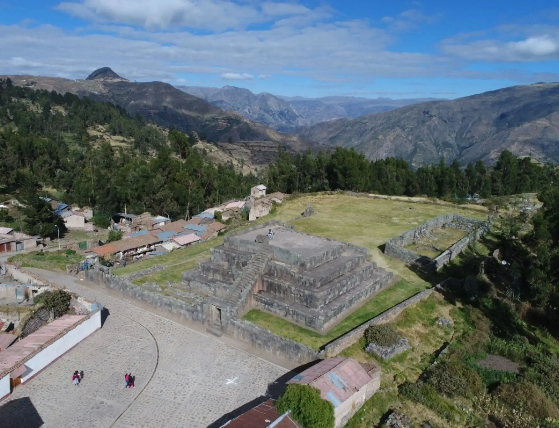 Sunarp inscribió los terrenos de cuatro sectores del complejo arqueológico Vilcashuamán, ubicado en Ayacucho. ANDINA/Difusión