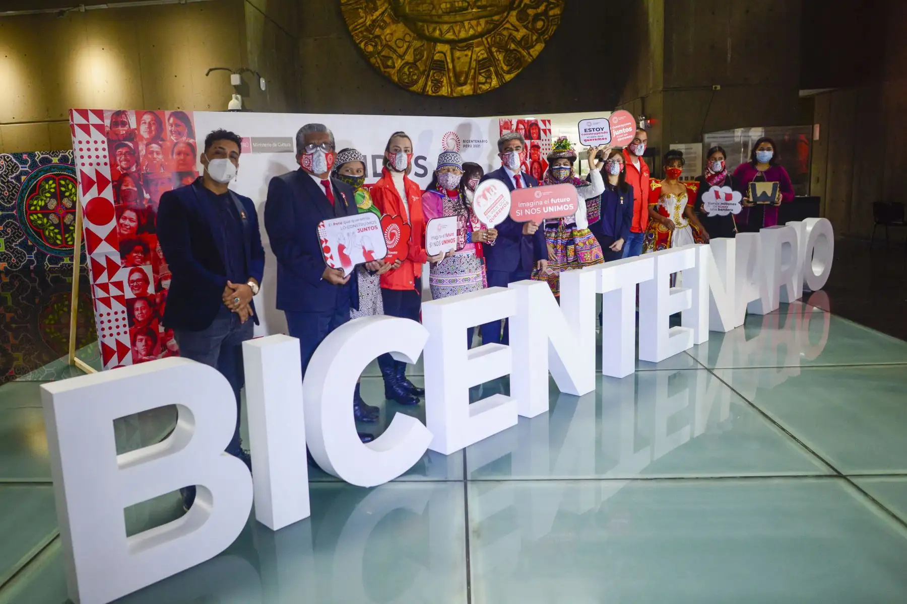 Campaña cuenta con una canción oficial y convoca a la ciudadanía a sumar esfuerzos y hacer un compromiso para construir un Perú mejor. Artistas nacionales darán vida a las ceremonias en cada región este 27 de julio. Programa especial será transmitido por TV Perú. Foto: ANDINA/Bicentenario Campaña cuenta con una canción oficial y convoca a la ciudadanía a sumar esfuerzos y hacer un compromiso para construir un Perú mejor. Artistas nacionales darán vida a las ceremonias en cada región este 27 de julio. Programa especial será transmitido por TV Perú. Foto: ANDINA/Bicentenario