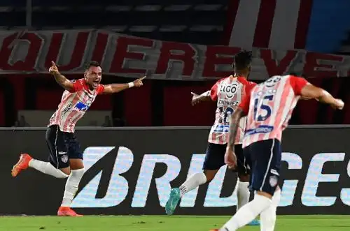 El fútbol profesional reanudó sus actividades en setiembre y se disputa desde entonces a puerta cerrada. Foto: AFP.