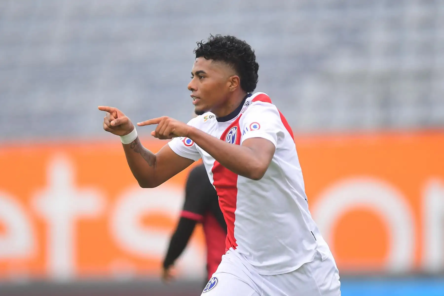 El jugador de Deportivo Municipal, Erinson Ramiréz celabra su gol, anotado ante UTC de Cajamarca en partido de  la Fase 2 de la Liga1 Betsson  en el Estadio Alejandro Villanueva.
Foto: Liga 1