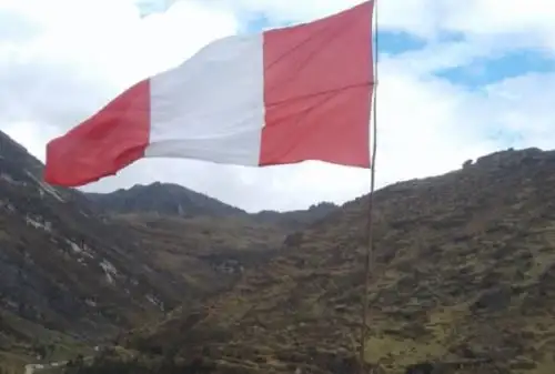 A pocos días para conmemorar el Bicentenario de la Independencia del Perú, el denominado cañón de Cuchis, fue embanderado con la Bicolor Nacional, informó Rodolfo Rojas Villanueva, presidente de la comunidad indígena de Cuchis, ubicada en la profundidad del cañón del mismo nombre.